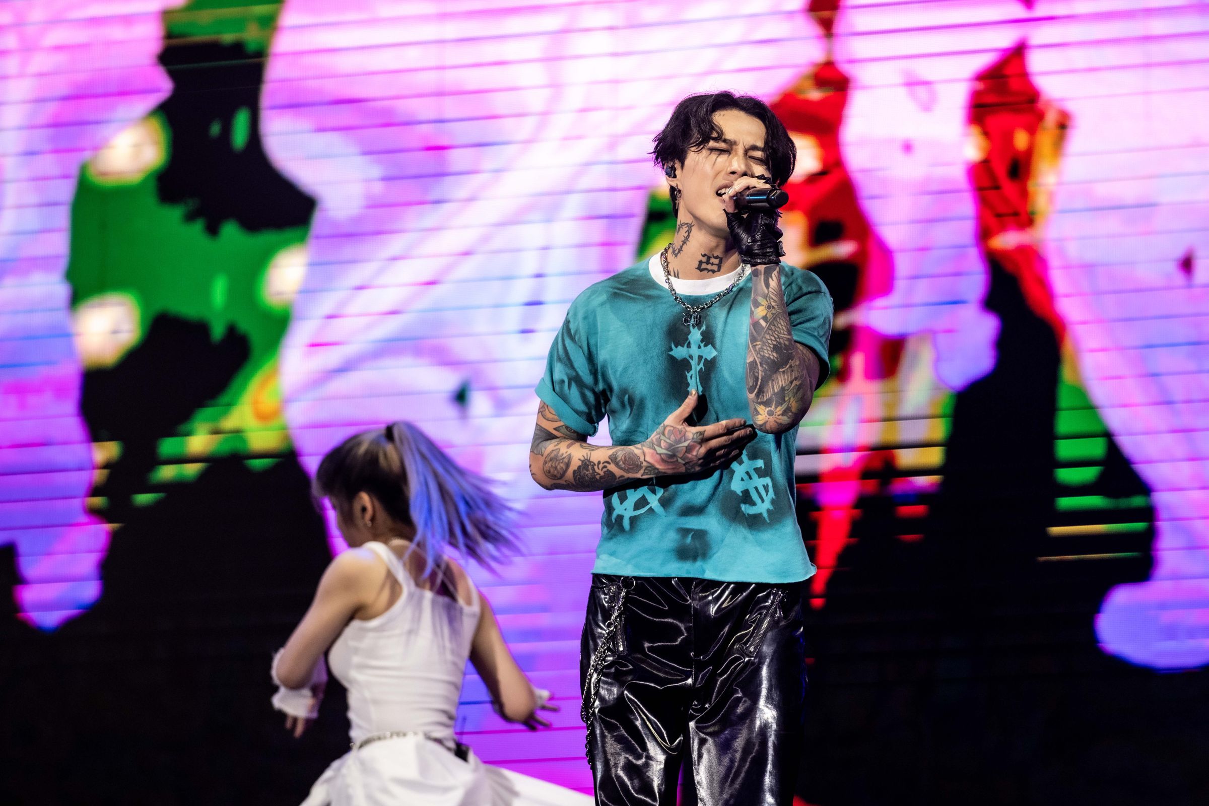 Marz23昨晚從暗黑的Rocker搖身一變為唱跳歌手。（台東縣政府提供）