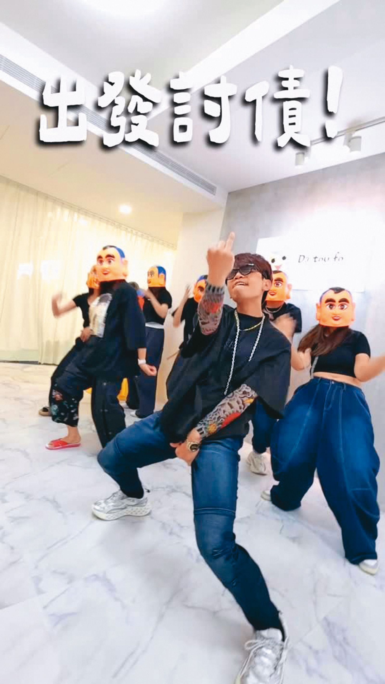 蔡阿嘎追債追了2年多，讓蘿拉現身求饒，希望別波及家人。（翻攝自蔡阿嘎IG）