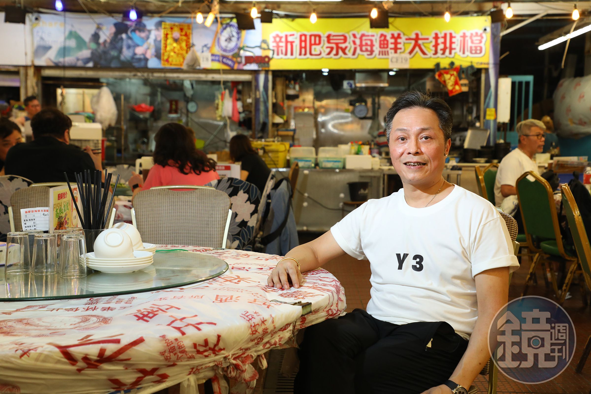 新肥泉老闆尹俊康投身餐飲業多年,認為大排檔最講究鑊氣,同時也是香港人下班後放鬆的所在。