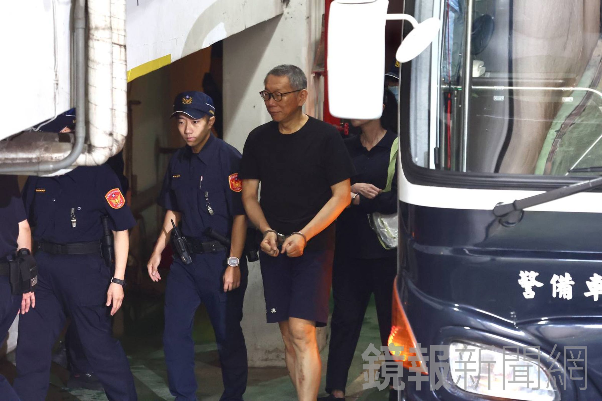 民眾黨前主席柯文哲今提訊出庭表示與沈慶京見面有討論什麼也不會交辦。(鏡報林煒凱)
