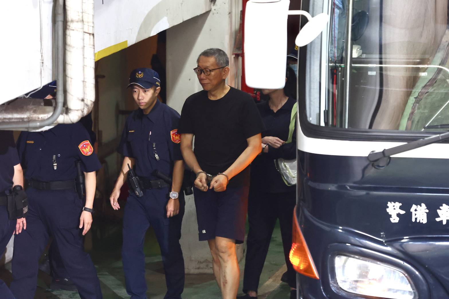 民眾黨前主席柯文哲今提訊出庭表示與沈慶京見面有討論什麼也不會交辦。(鏡報林煒凱)