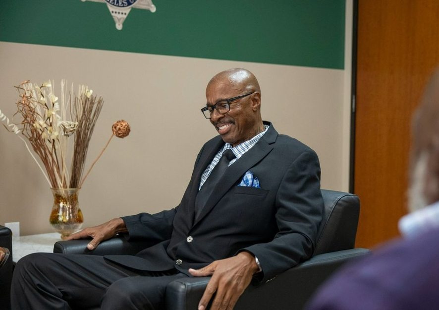 海斯廷斯8月與加州英格爾伍德市達成和解，獲得2,500萬美元（約新台幣7.6億）賠償。（翻攝自Los Angeles Innocence Project）