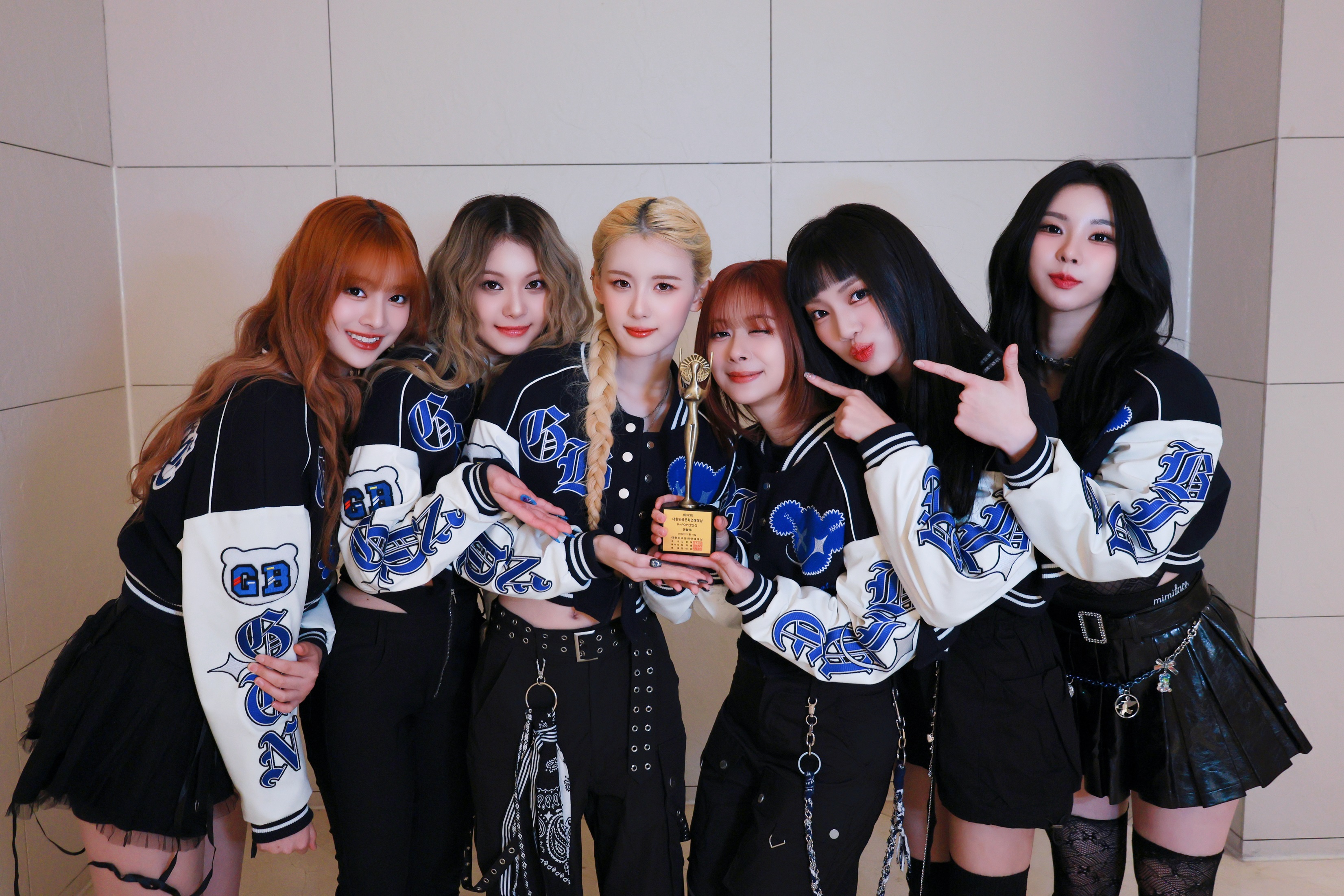 GENBLUE幻藍小熊出道100天就得獎啦，榮獲第32屆「大韓民國文化演藝大賞」KPOP新人賞。（天空娛樂提供）