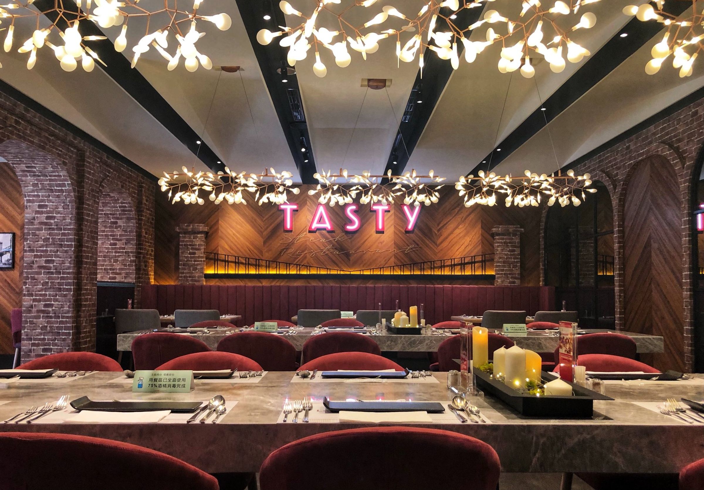 王品集團旗下品牌「TASTy西堤牛排」,日前推出限定菜單引起熱議。(翻攝自西堤臉書)