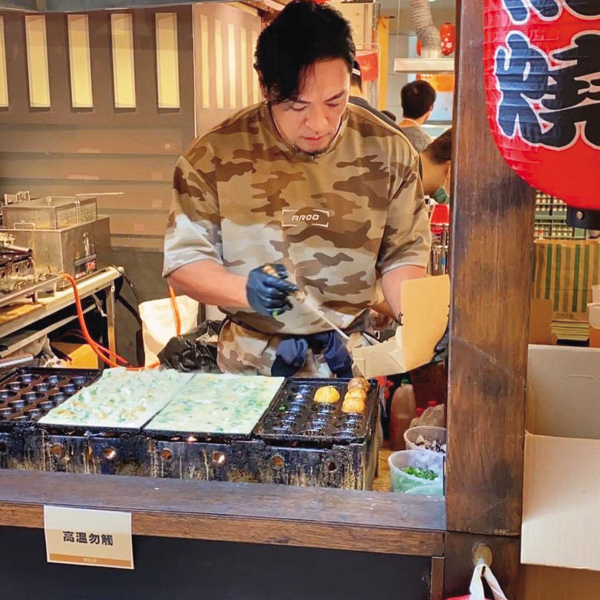 夢多來台發展多年，除了演藝工作也經營不少副業，曾開過章魚燒店，最終因為生意不好而收攤。（翻攝自夢多IG）
