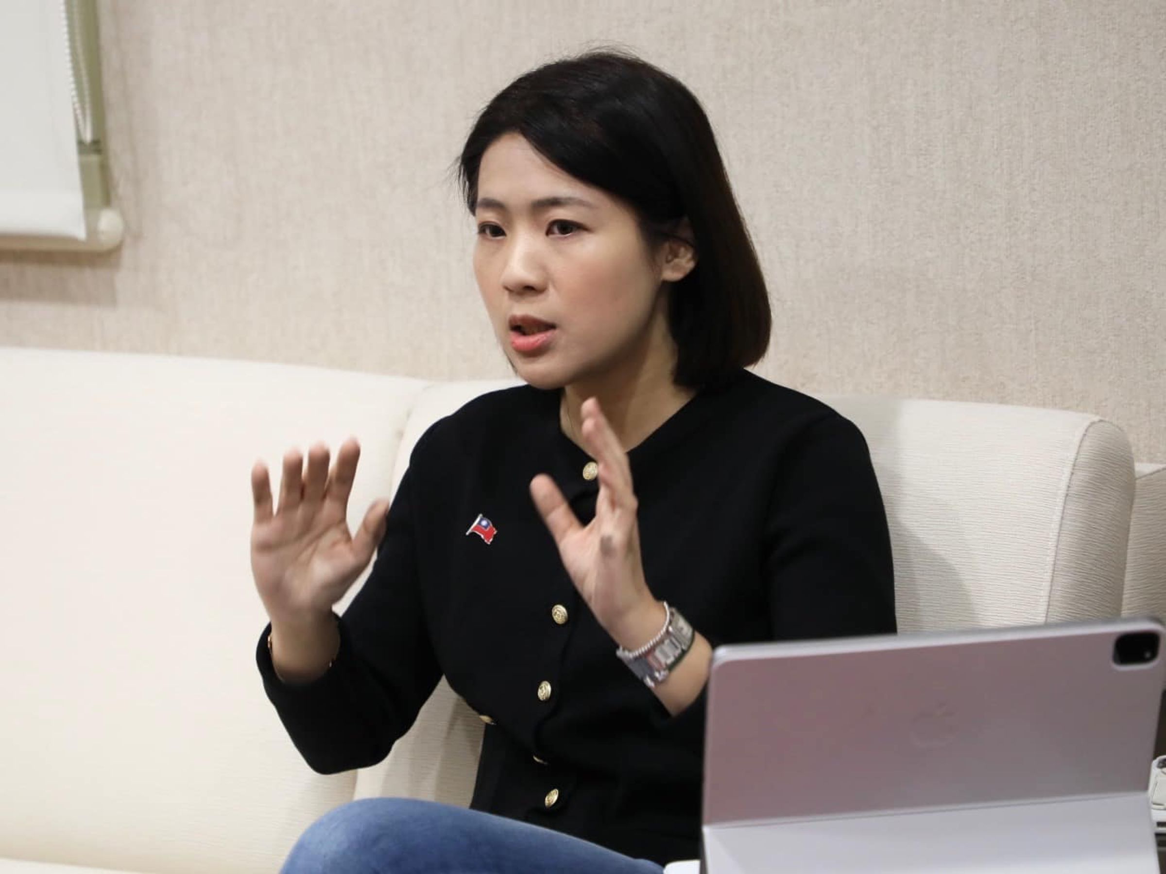 中國快艇翻覆2死風波延燒,國民黨立委徐巧芯質疑管碧玲到處在綠營群組內下指導棋。(翻攝自徐巧芯臉書)