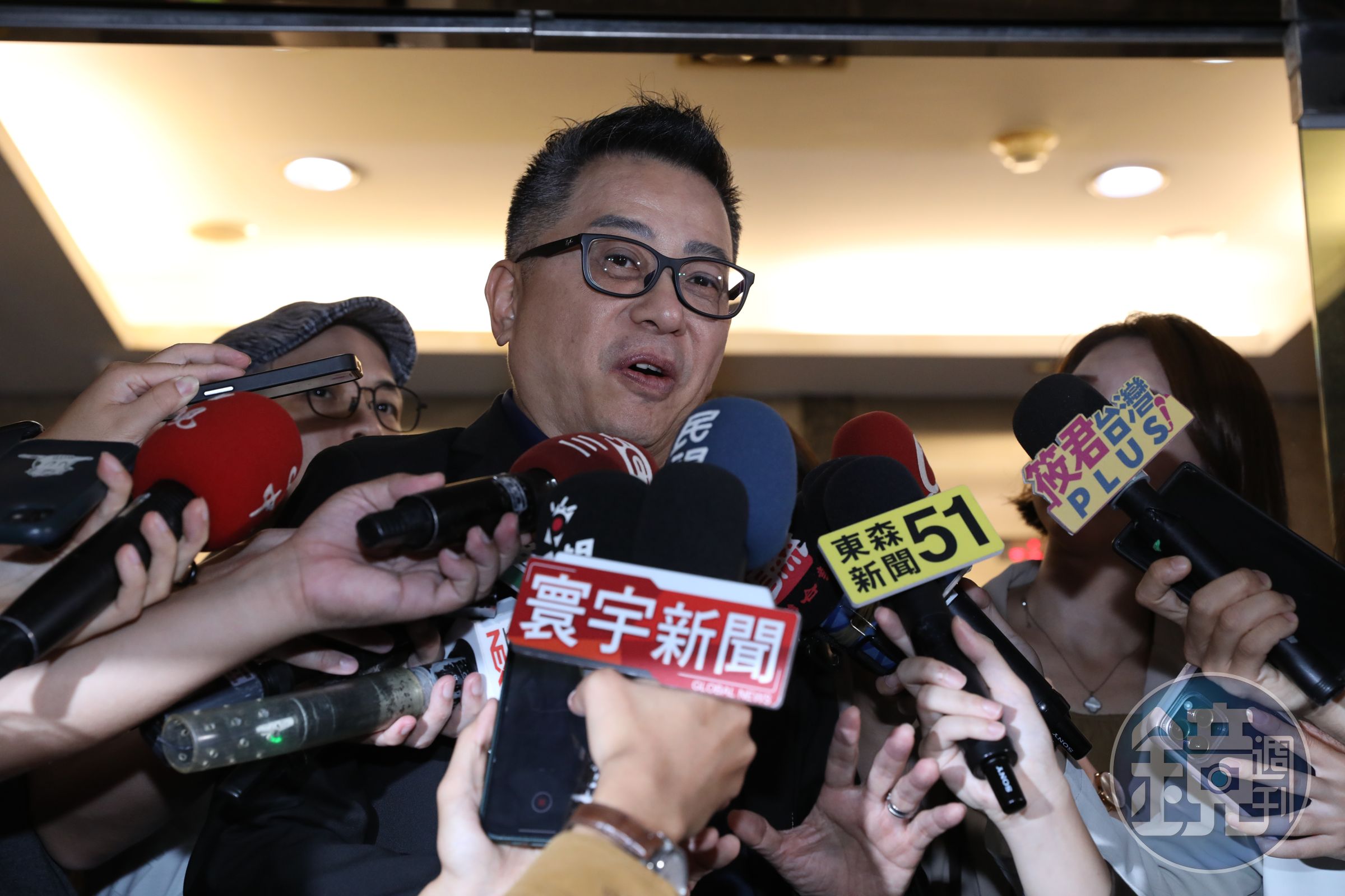 民眾黨中評會主委李偉華會後表示，黃珊珊停權3年，同案競選總部財務長李文宗與黨員端木正除名。