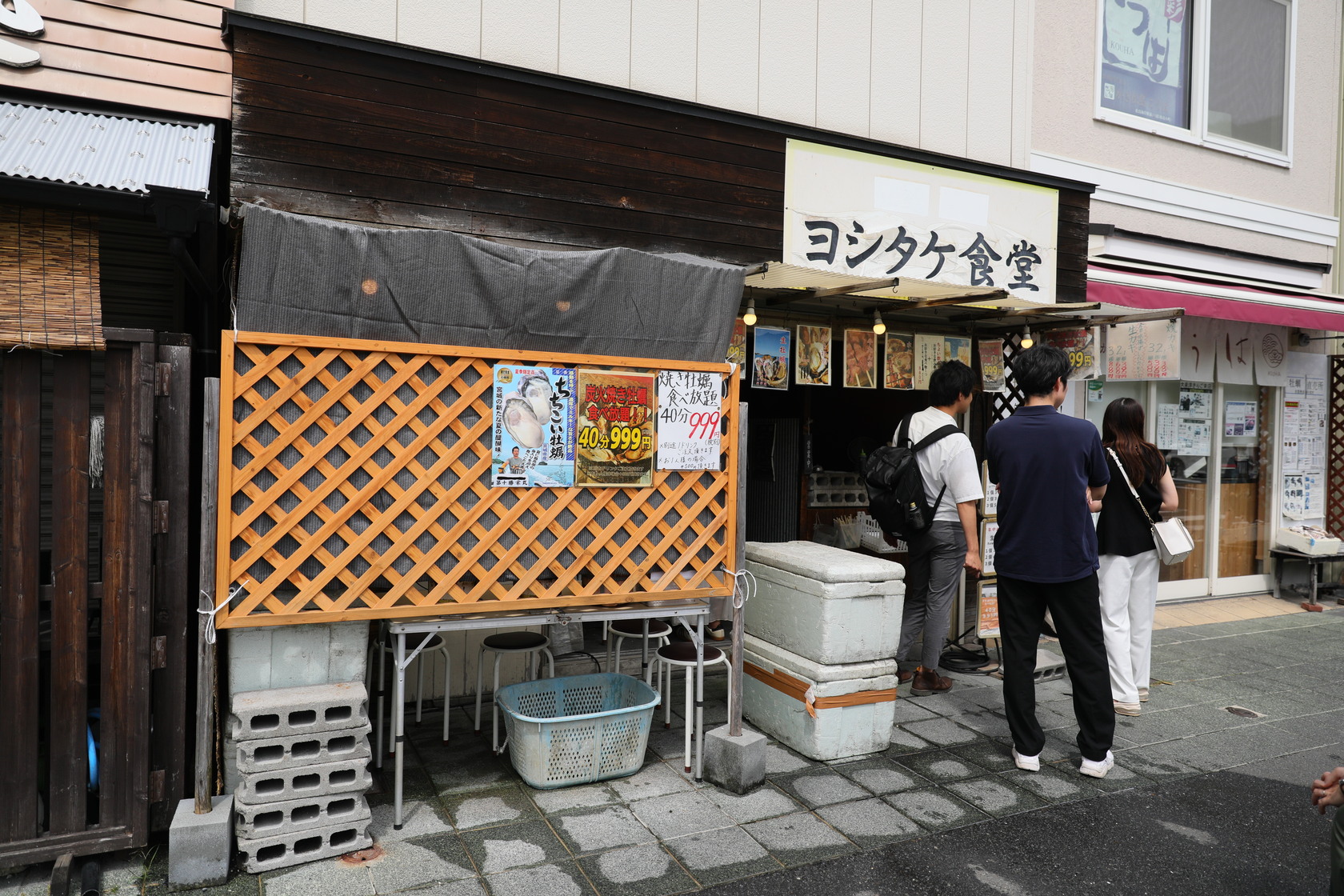 松島近期有不少類似的烤牡蠣小店。