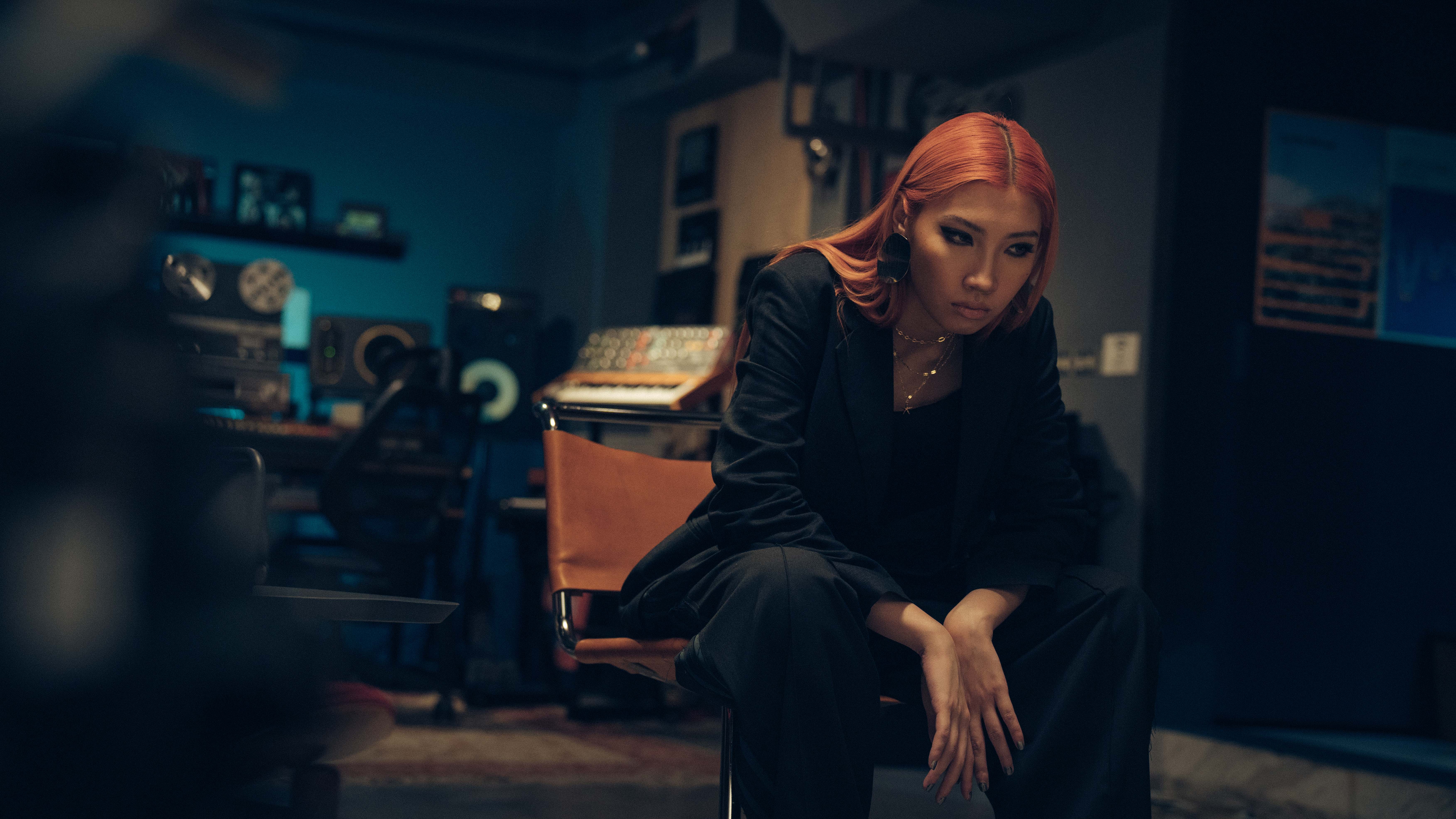 歌手Karencici首度跨界參演影集《誰是被害者：第2季》飾演首位被害者。（Netflix提供）