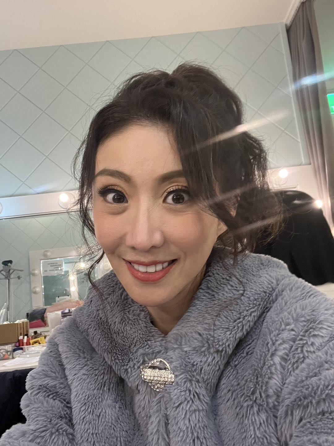陳蔓菲的老公對於自己被當隱形人、媽媽被當佣人默不作聲。（翻攝陳曼菲臉書）