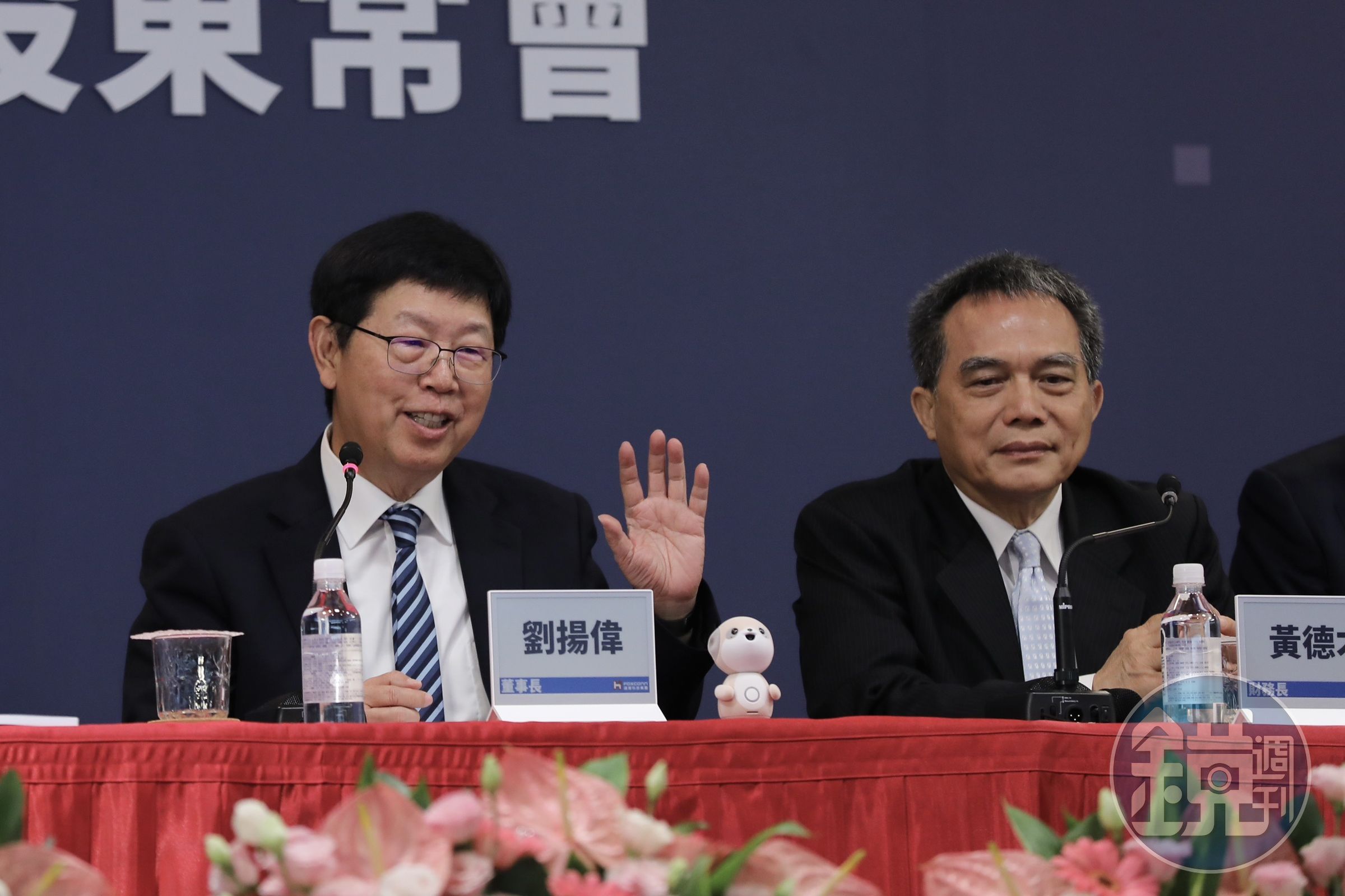 鴻海集團董事長劉揚偉上週五股東會就笑著預告晚上要出差飛往法國。
