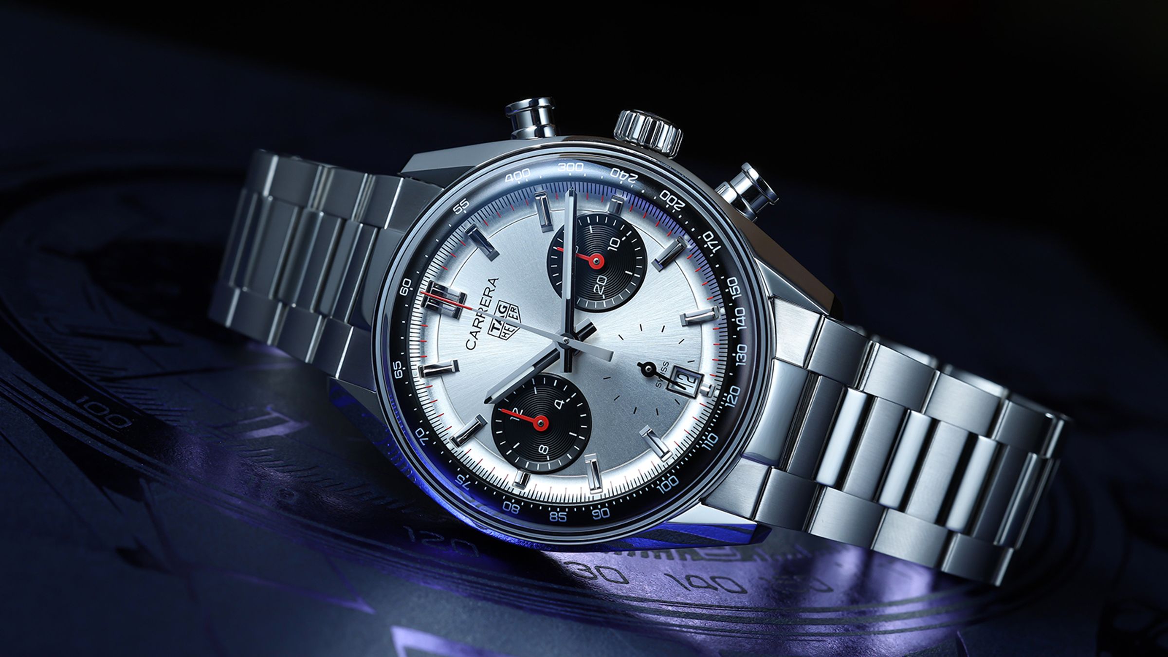 TAG HEUER Carrera Chronograph|錶徑39mm/不鏽鋼錶殼/時、分、小秒、日期指示;計時碼錶功能/TH20-00自動上鍊機芯/防水100米/定價NT$218,700(攝影:李宇勝)