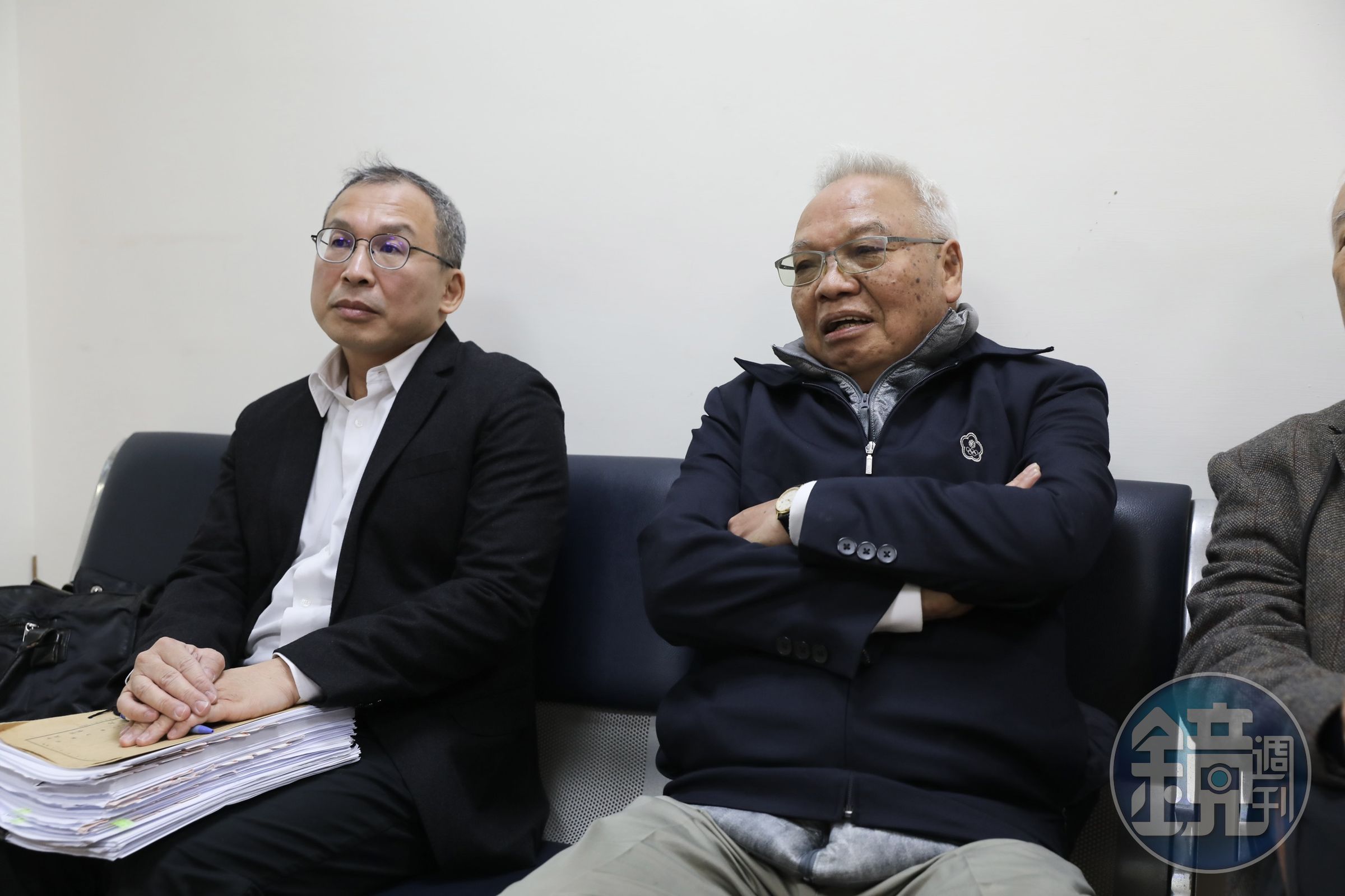 鴻海老臣戴正吳狀告鴻海集團，今（21）日上午再度開庭審理。