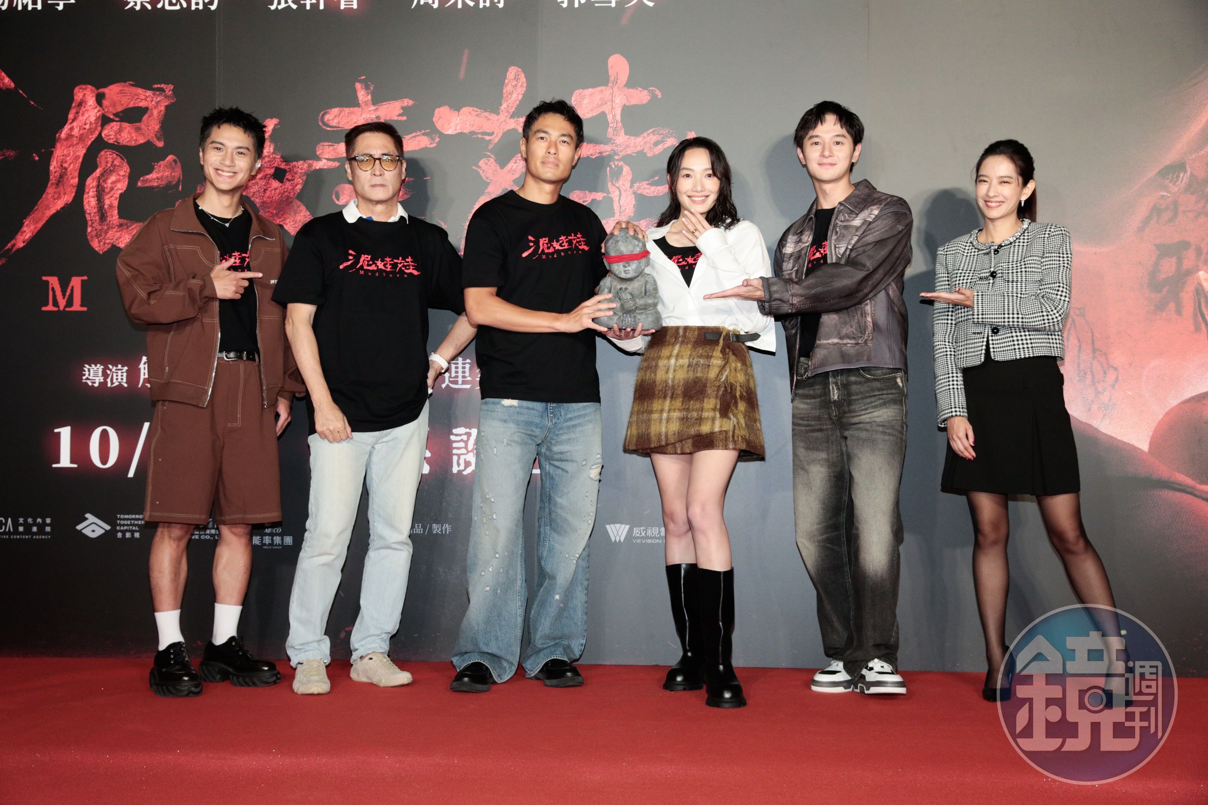 楊祐寧、蔡思韵、周采詩、李冠毅、黃建群出席恐怖新片《泥娃娃》首映。