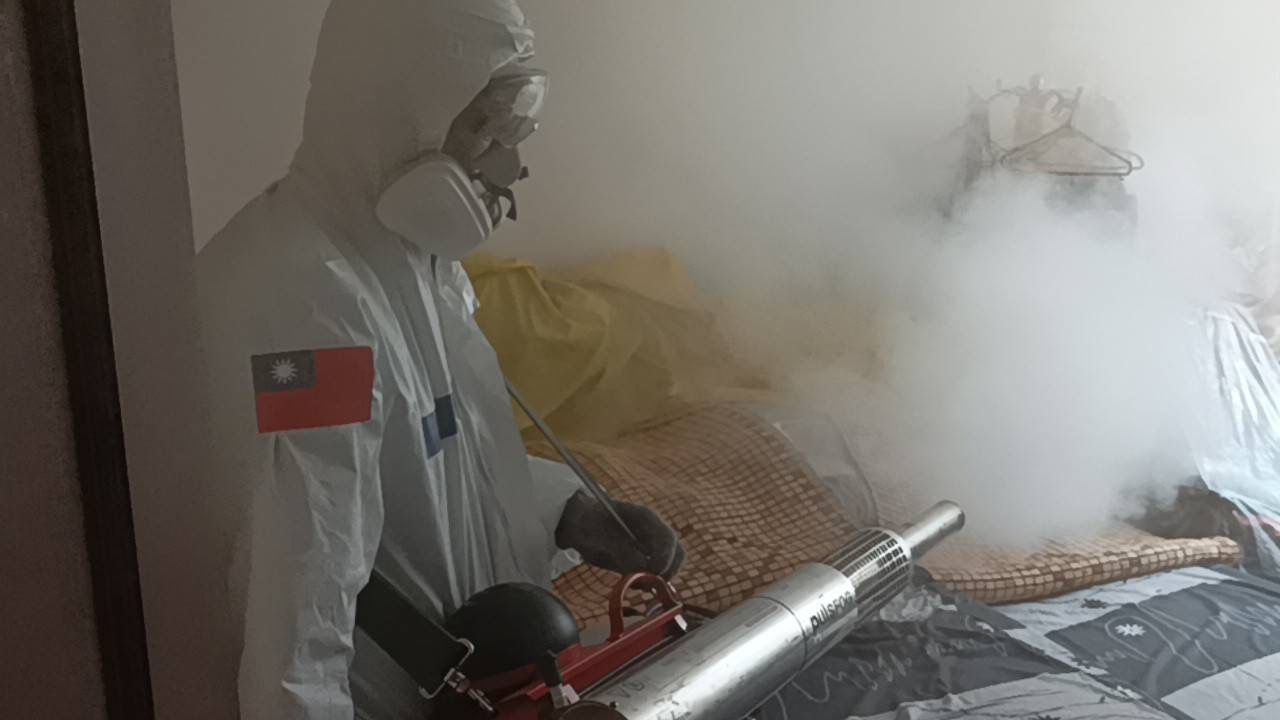 上週台南市登革熱疫情持平,較前一週略降2%,本週前3日病例數共計665例,較上週同期997例減少33%,誘卵桶指數連兩週下降,預估本週總病例數將明顯下降。(台南市衛生局提供)