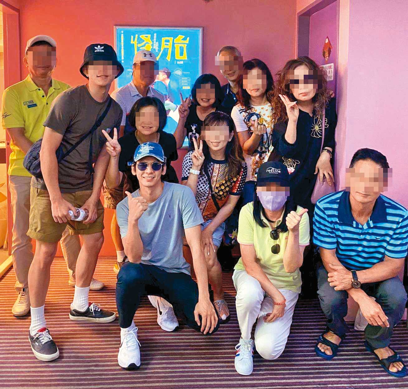 林柏宏開始演戲後，首映會都會邀請二伯、四叔全家到場觀賞。（讀者提供）