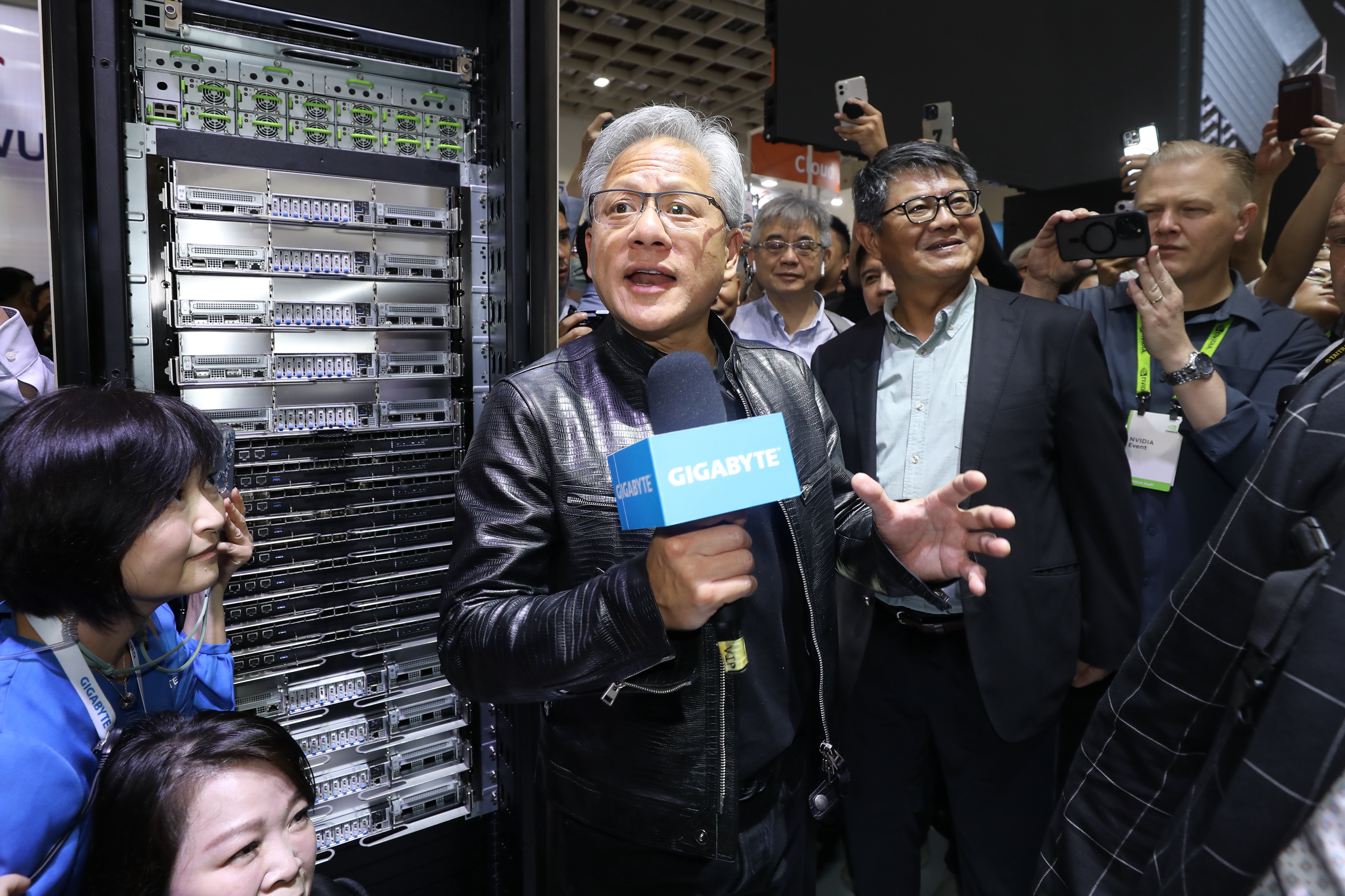 黃仁勳日前旋風來台,受訪時甚至表示「台灣是重要國家」引發熱議。