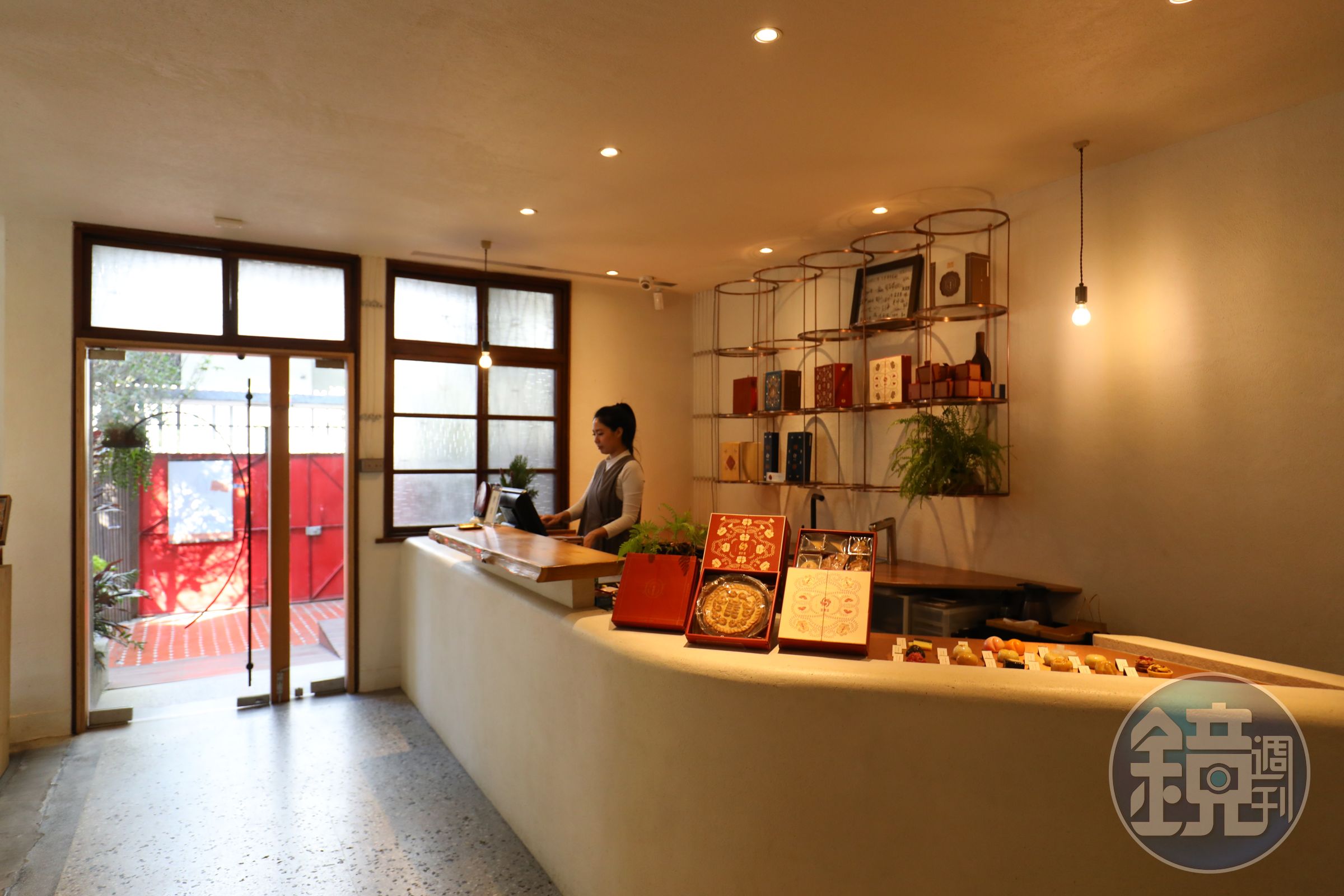 喜豐香創立於1985年，是台中老字號餅舖之一，本店位在沙鹿；全新概念店「喜豐香1985」則位在西區五權西四街上。