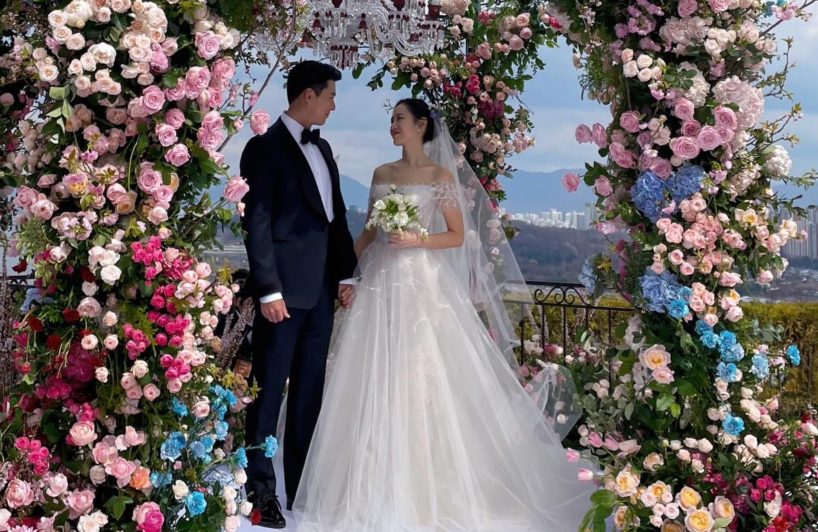 孫藝珍與玄彬結婚四週年，曬新照寵粉啦。（翻攝玄彬IG）