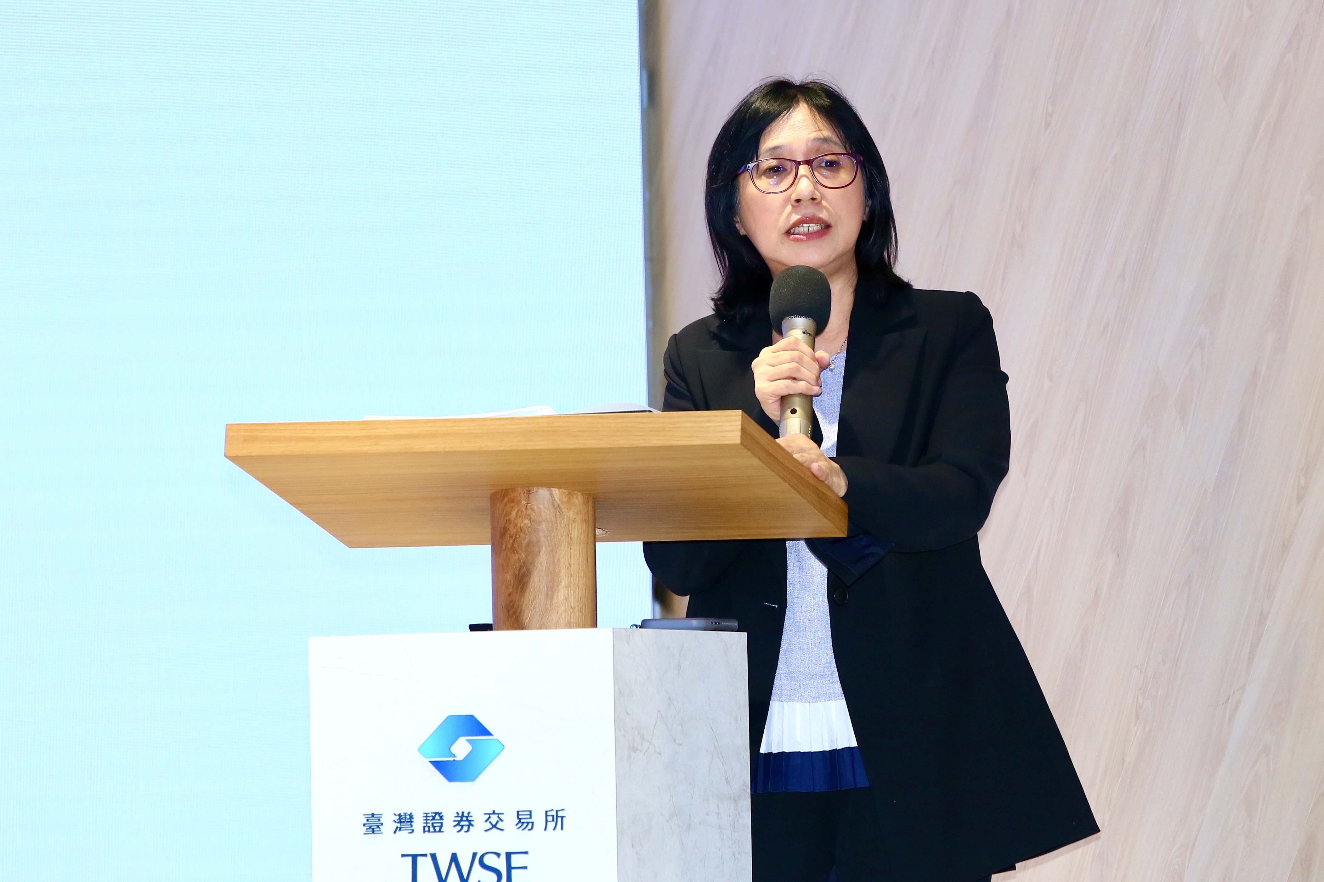 新紡總經理張淑娣表示，下半年抱持樂觀態度；資產方面持續開發活化。