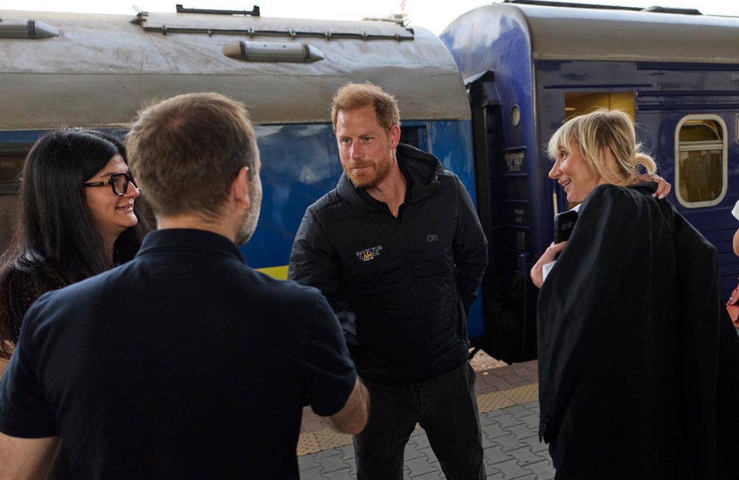 哈利王子驚喜現身基輔。（翻攝自X@KyivPost）