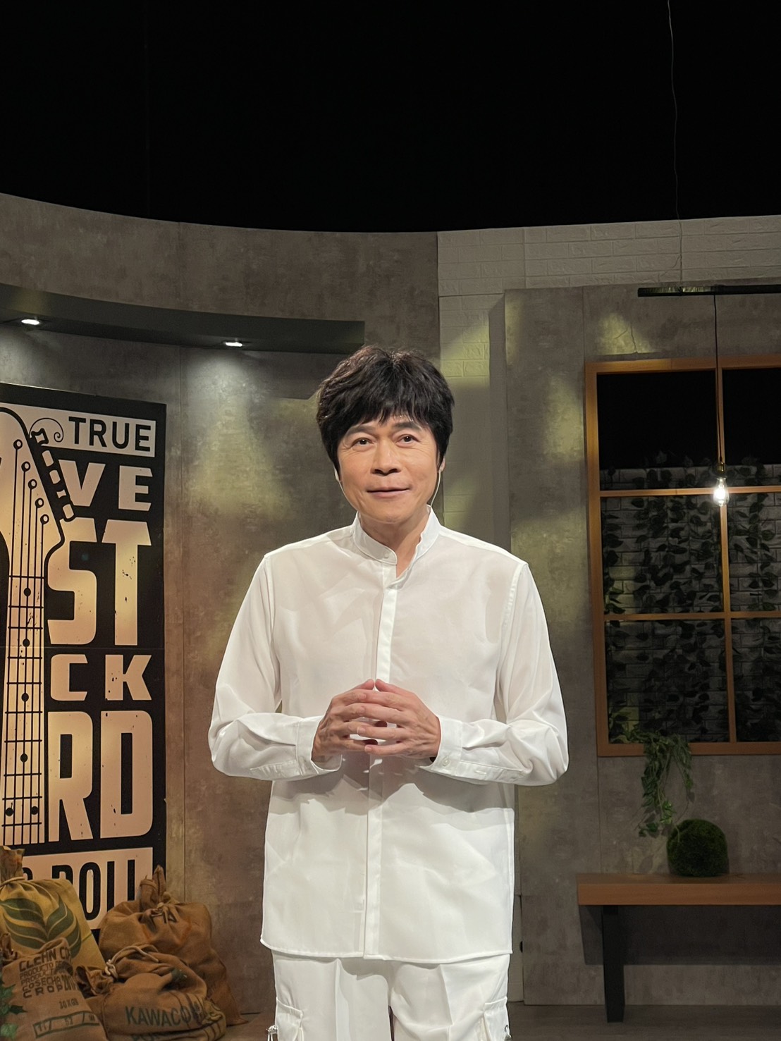 洪榮宏登上《那些年那些歌》宣傳《舊情綿綿》演唱會。(年代MUCH提供)