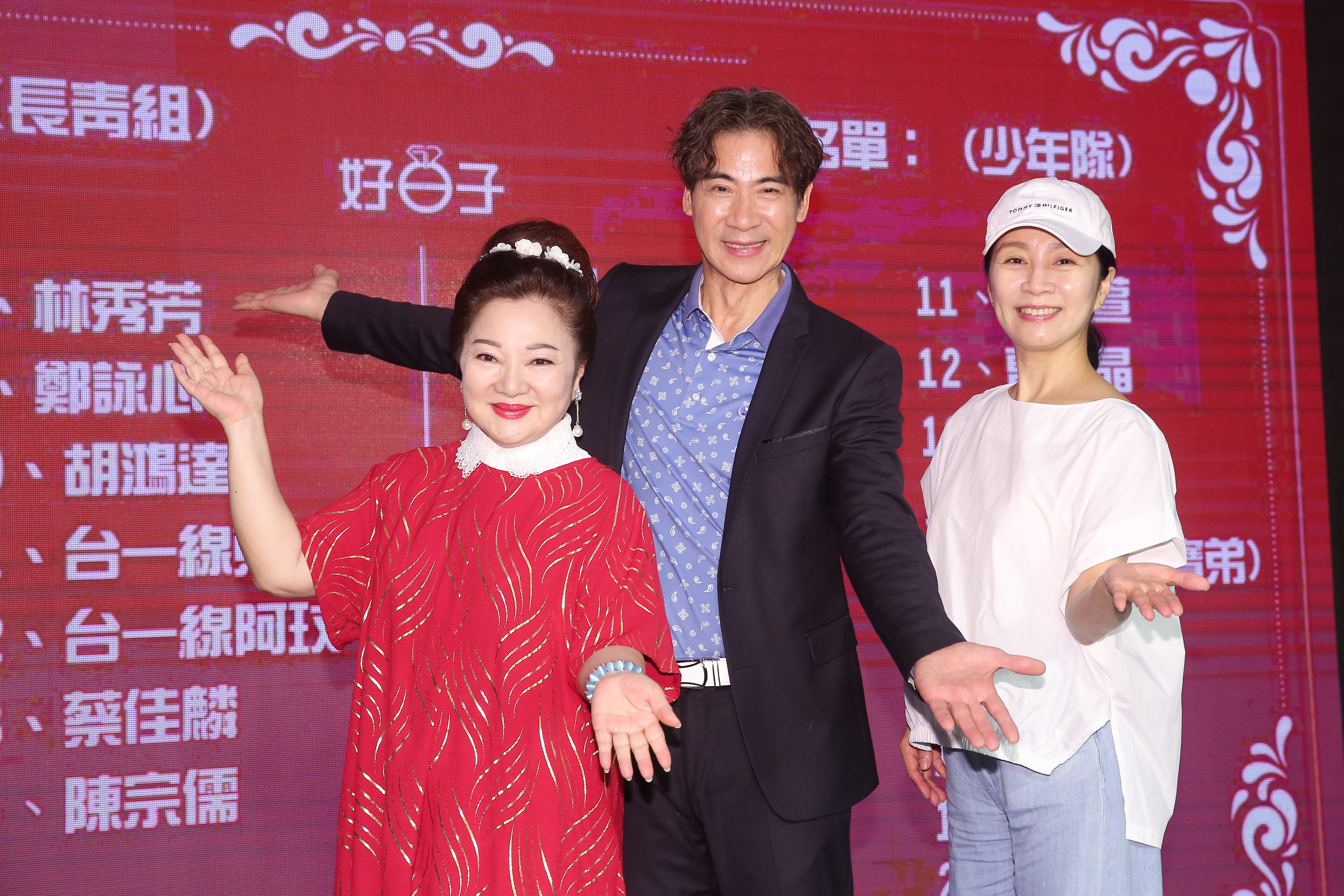 白冰冰製作戲劇《天知道》，翁家明（中）飾演玄天上帝。