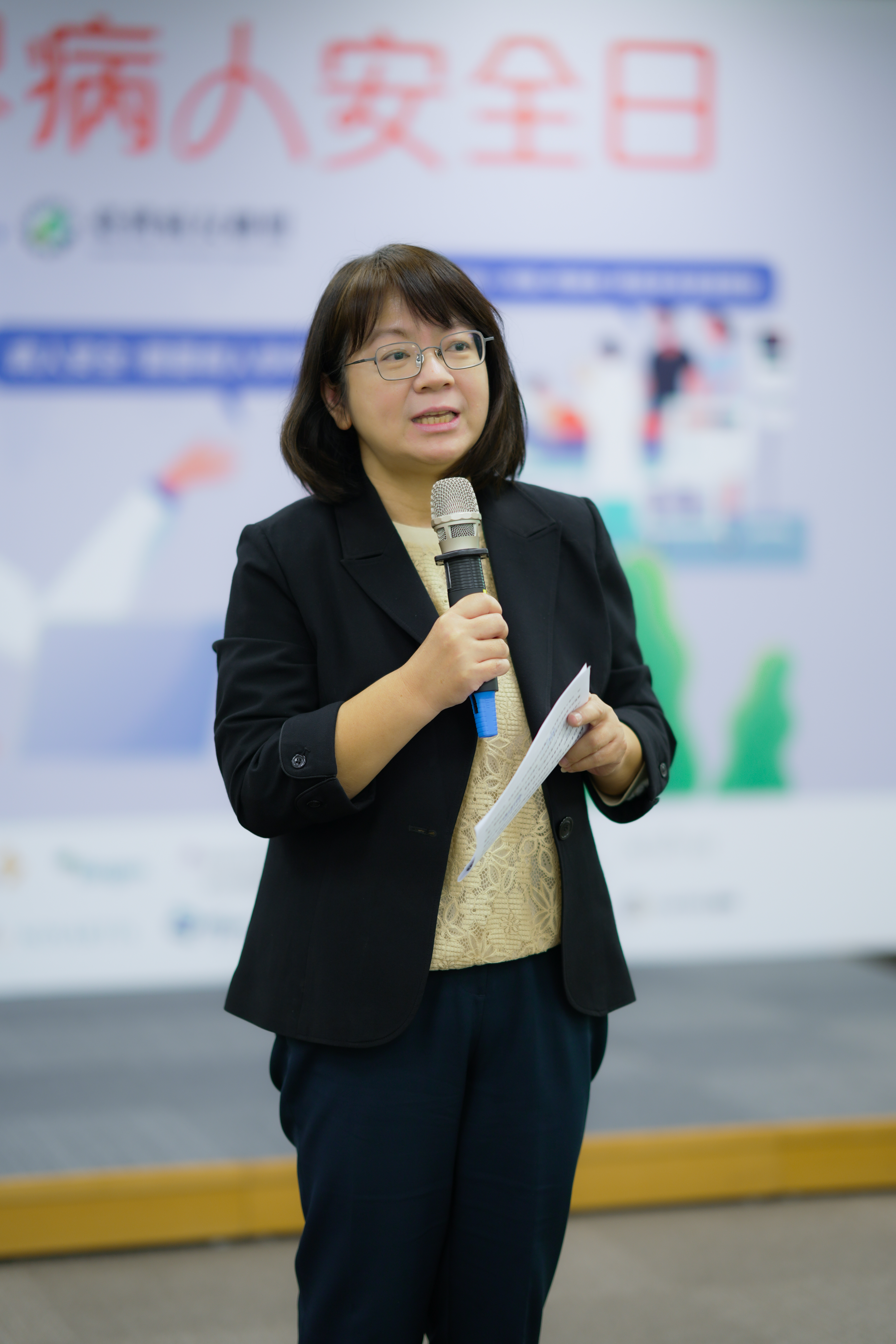 癌症希望基金會副執行長嚴必文表示,感謝健保署為了讓病人能夠在篩檢之後及早接受適當的治療,因而投入預算執行「陽追計畫」,卻也看到晚期肺癌許多納入健保給付的藥品被設下嚴苛的給付條件,讓病人無法接受及時適切的治療,不免讓陽追計畫的美意大打折扣。