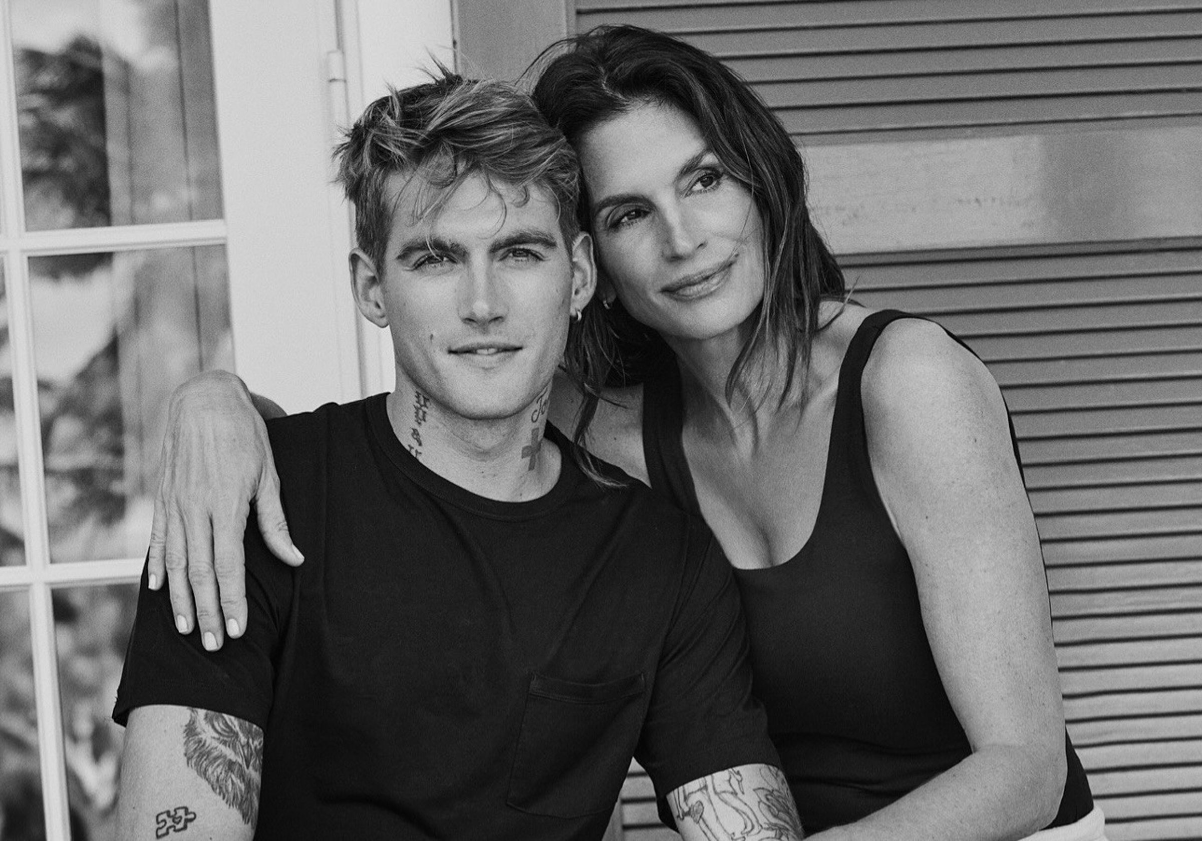 辛蒂克勞馥（右）痛失27歲愛子普雷斯利（左）。（翻攝cindycrawford IG）