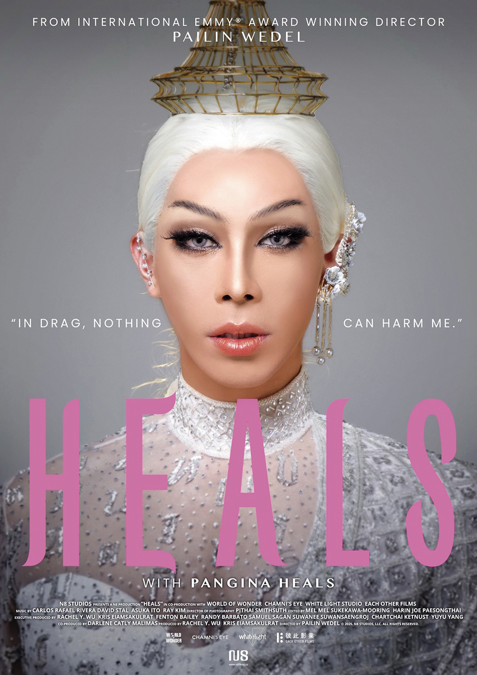 台泰合作紀錄片《HEALS》以台泰混血變裝皇后Pangina Heals為主角。(彼此影業提供)