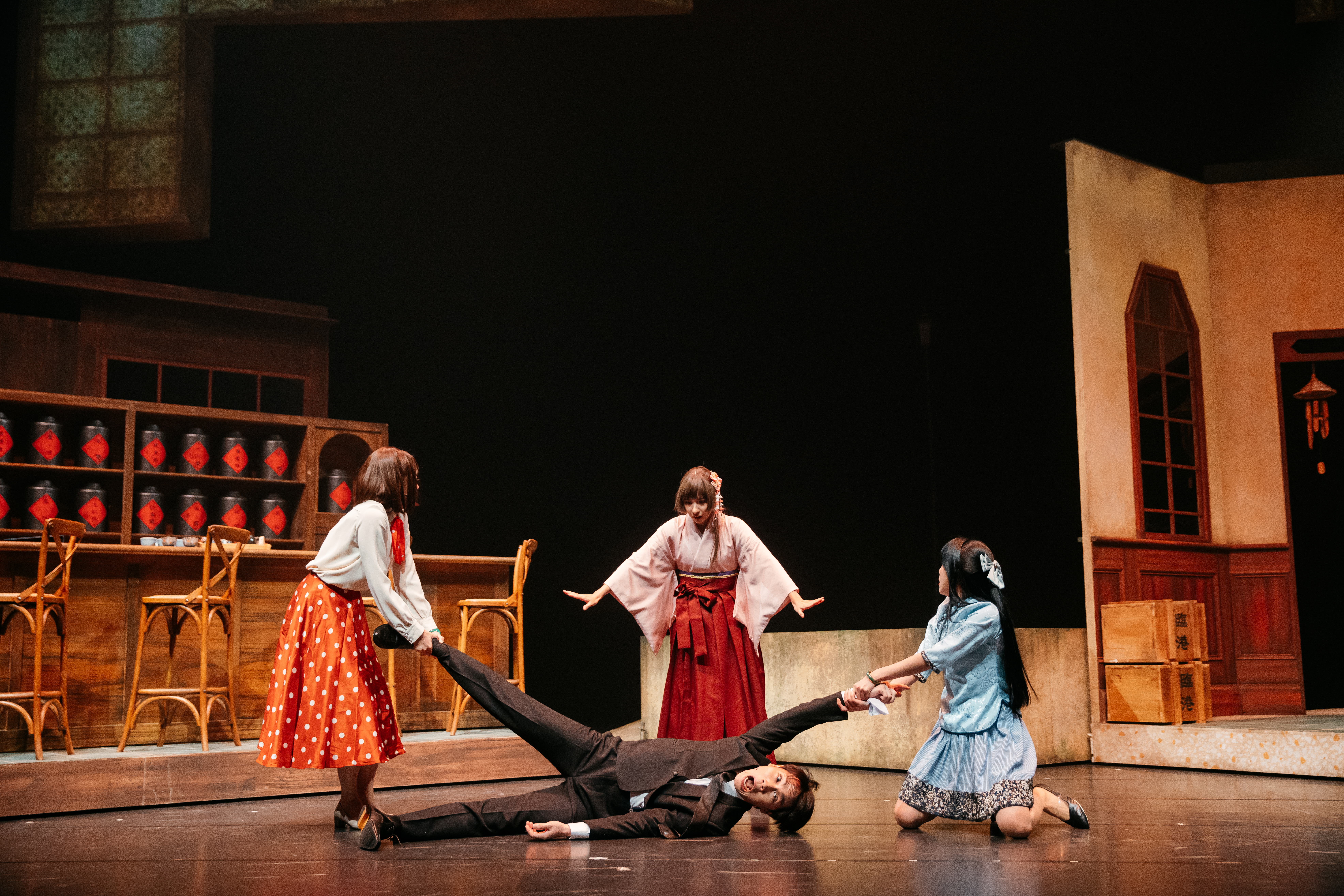 三點水製藝文化致力發展台灣2.5次元劇場作品，圖為2022年演出的《雨港基隆》音樂劇。（三點水製藝文化提供）