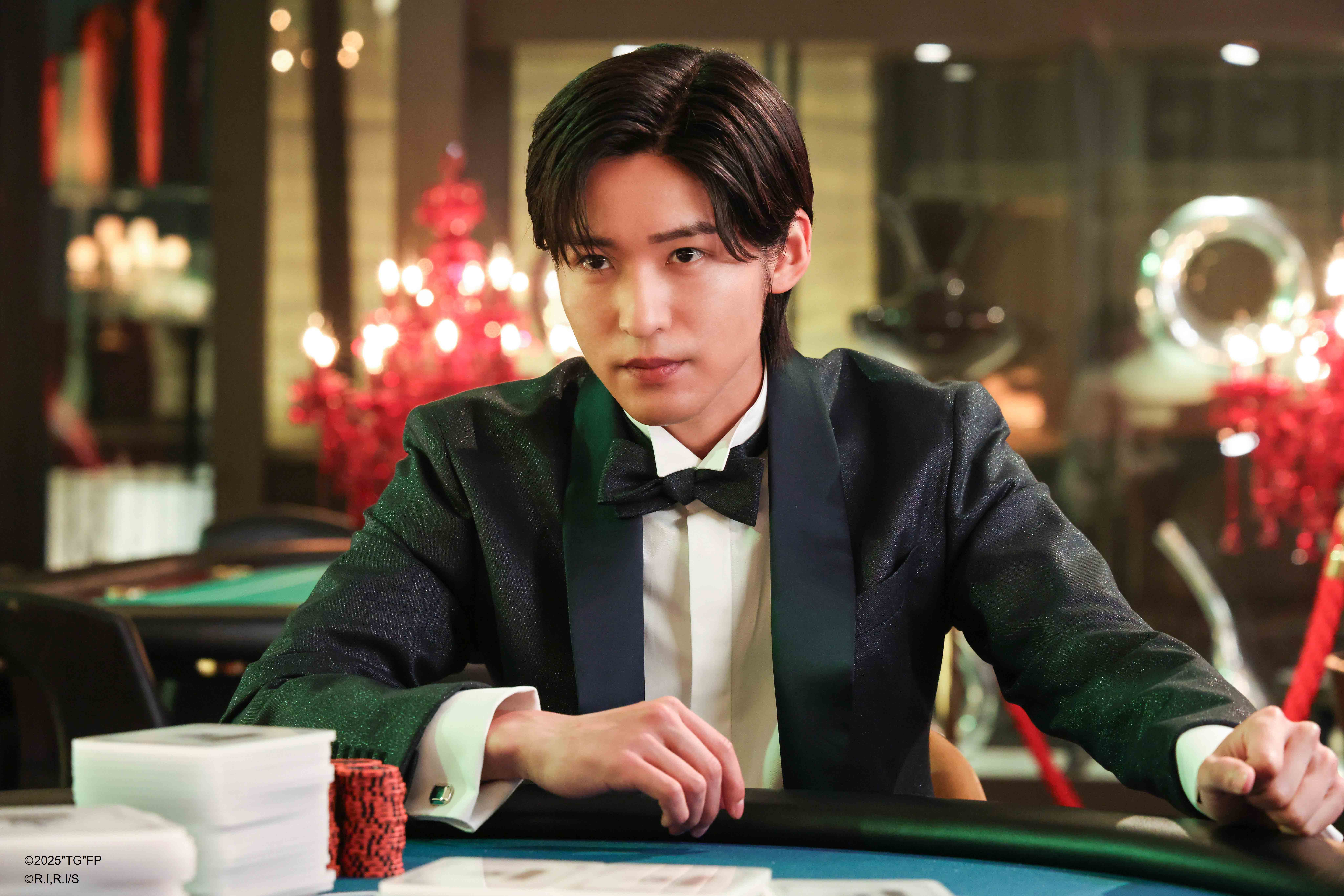 《一兆$遊戲　劇場版》把事業版圖拓展到日本賭場，目黑蓮飾演的角色能言善道。（天馬行空提供）