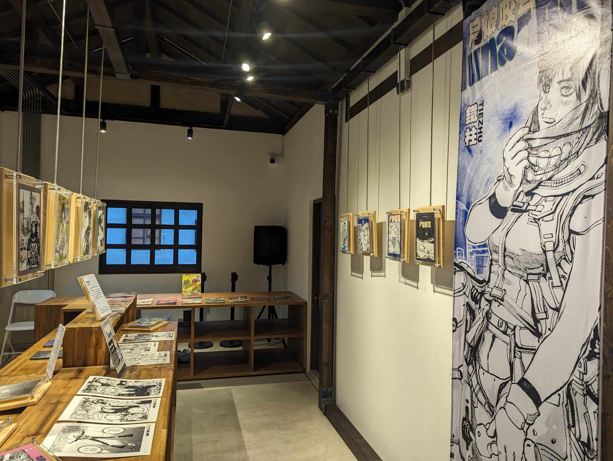 國漫館「新書畫廊」展間,展出漫畫家鐵柱的最新作品。