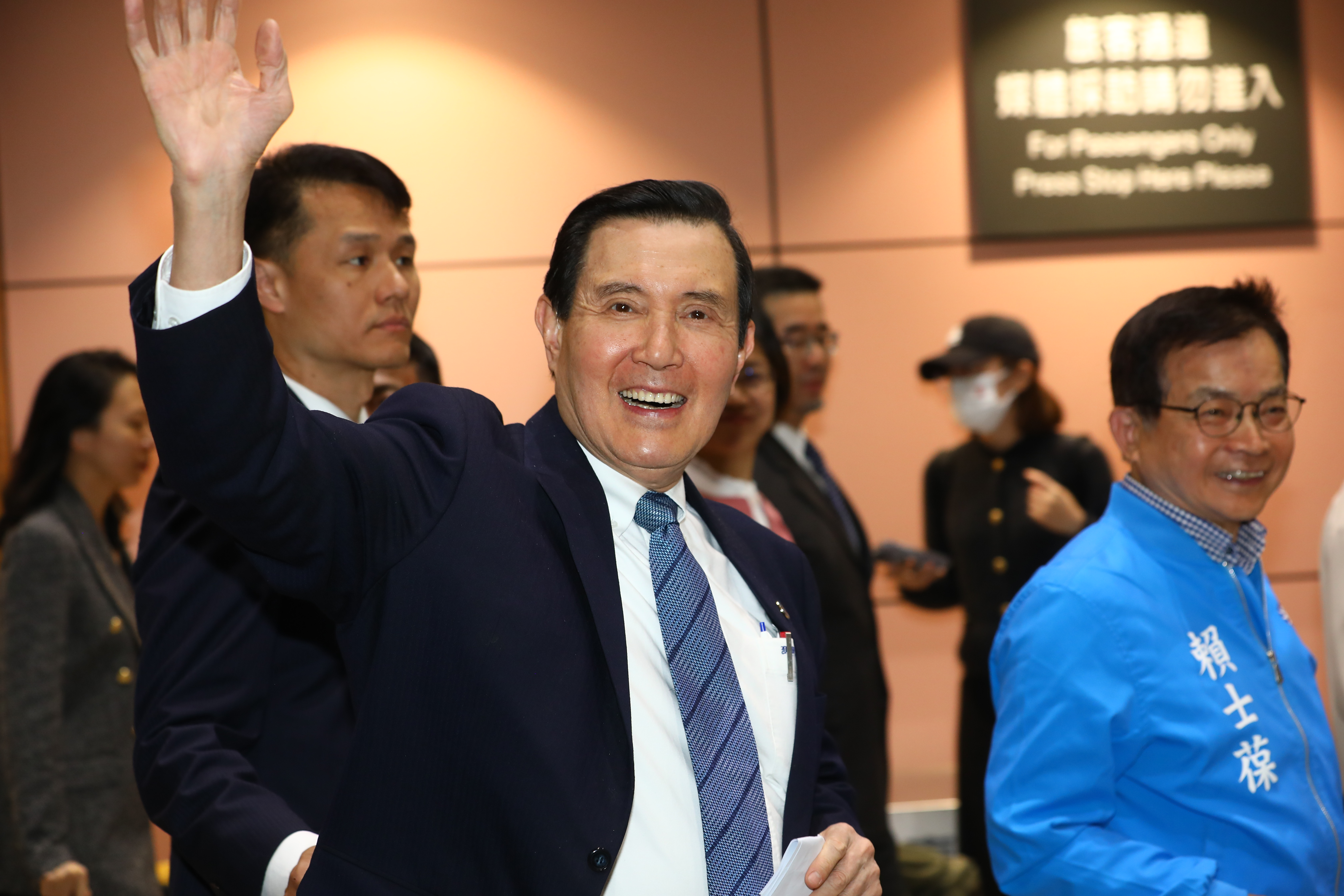 柯文哲評論馬習二會，支持馬英九願意跟對岸交流緩和局勢，但認為提「九二共識」不符合台灣主流民意，沒有實質幫助。