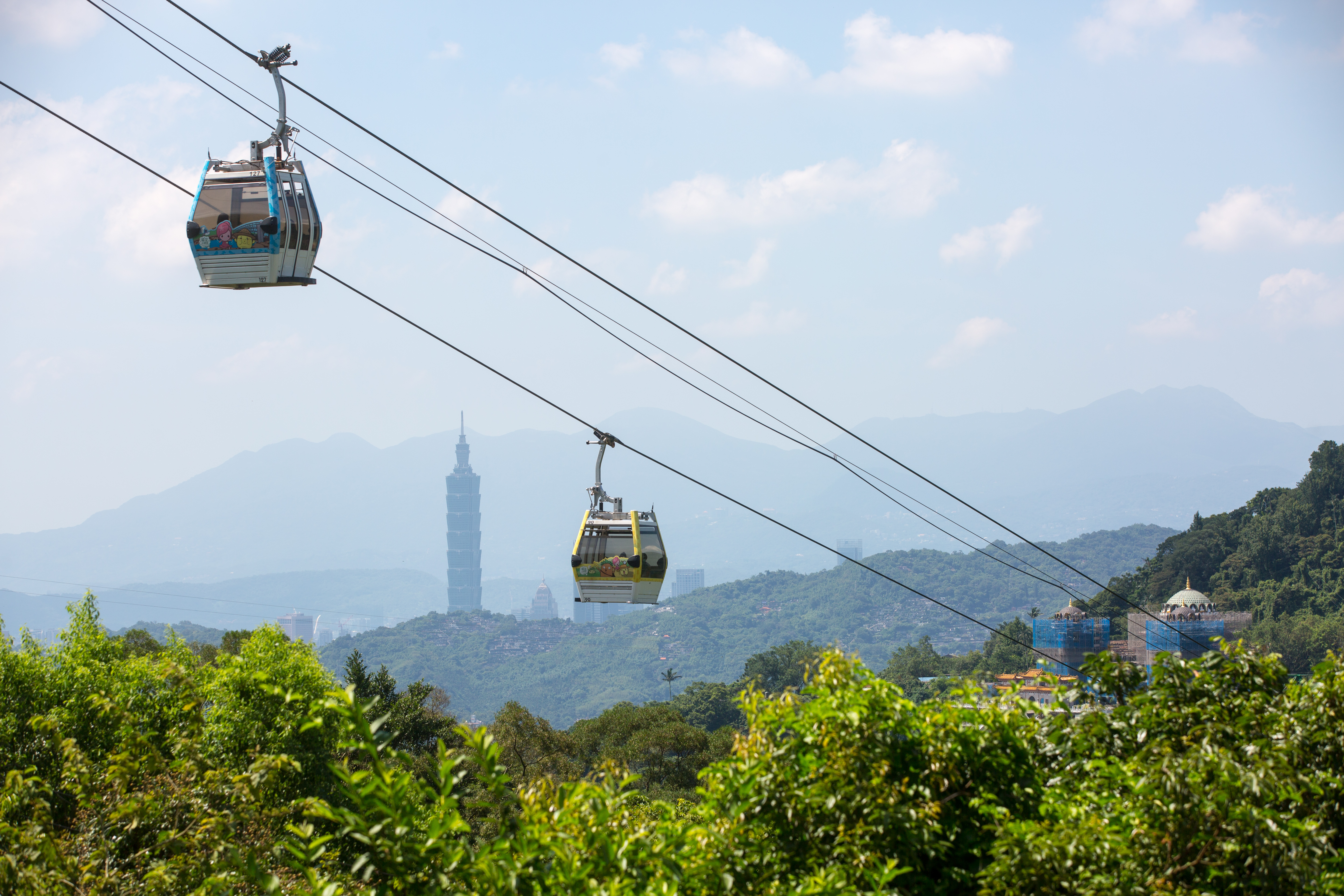 貓空纜車測試運轉時出現停機警訊，基於安全考量，今日暫停營運。（本刊資料照）