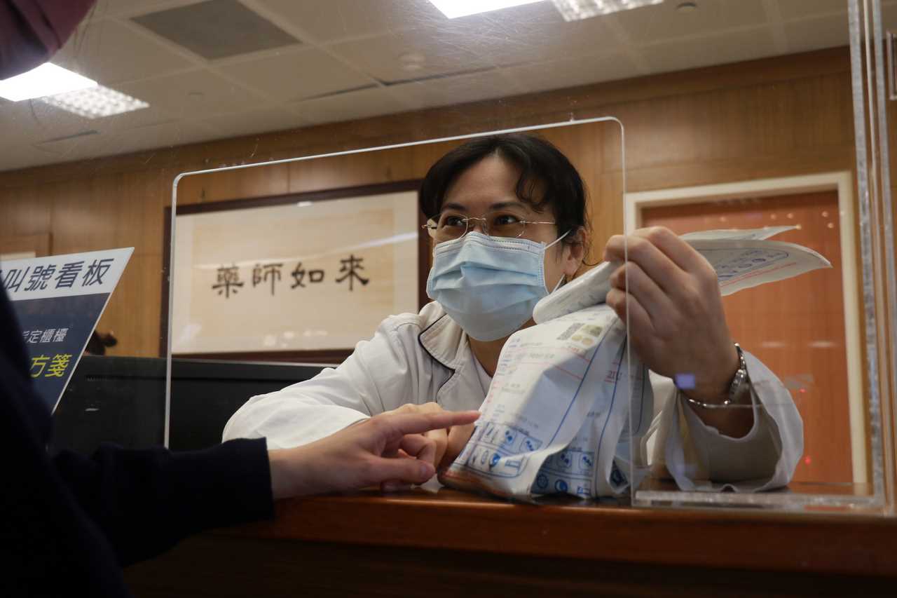 沈逸婷藥師提醒過年的用藥注意事項,須按照醫師指示、定時、定量吃藥,才是治療的根本。