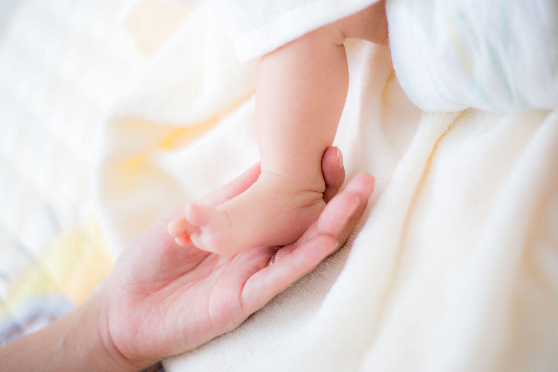 人妻找閨密代孕，沒想到生出來的小孩竟是閨密與自己老公上床生下的私生子。（示意圖，photoAC）