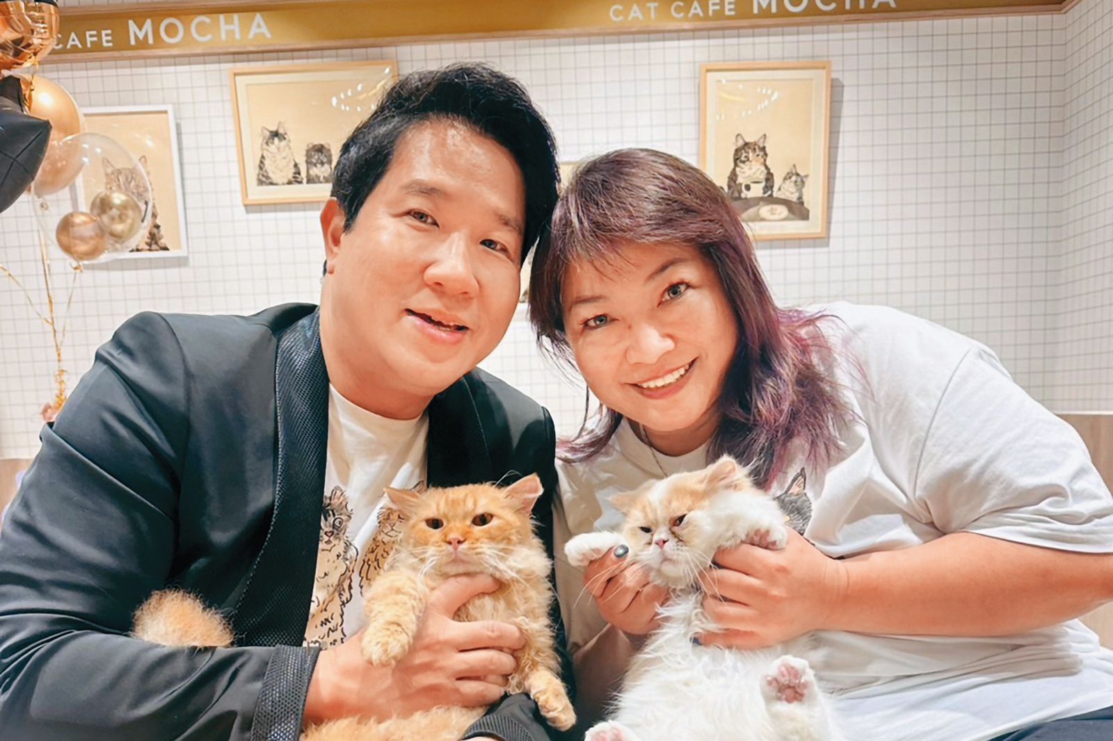 劉爾金（左）和太太曾瑩玥（右）多年來聯手做生意，建立默契。（民視提供）