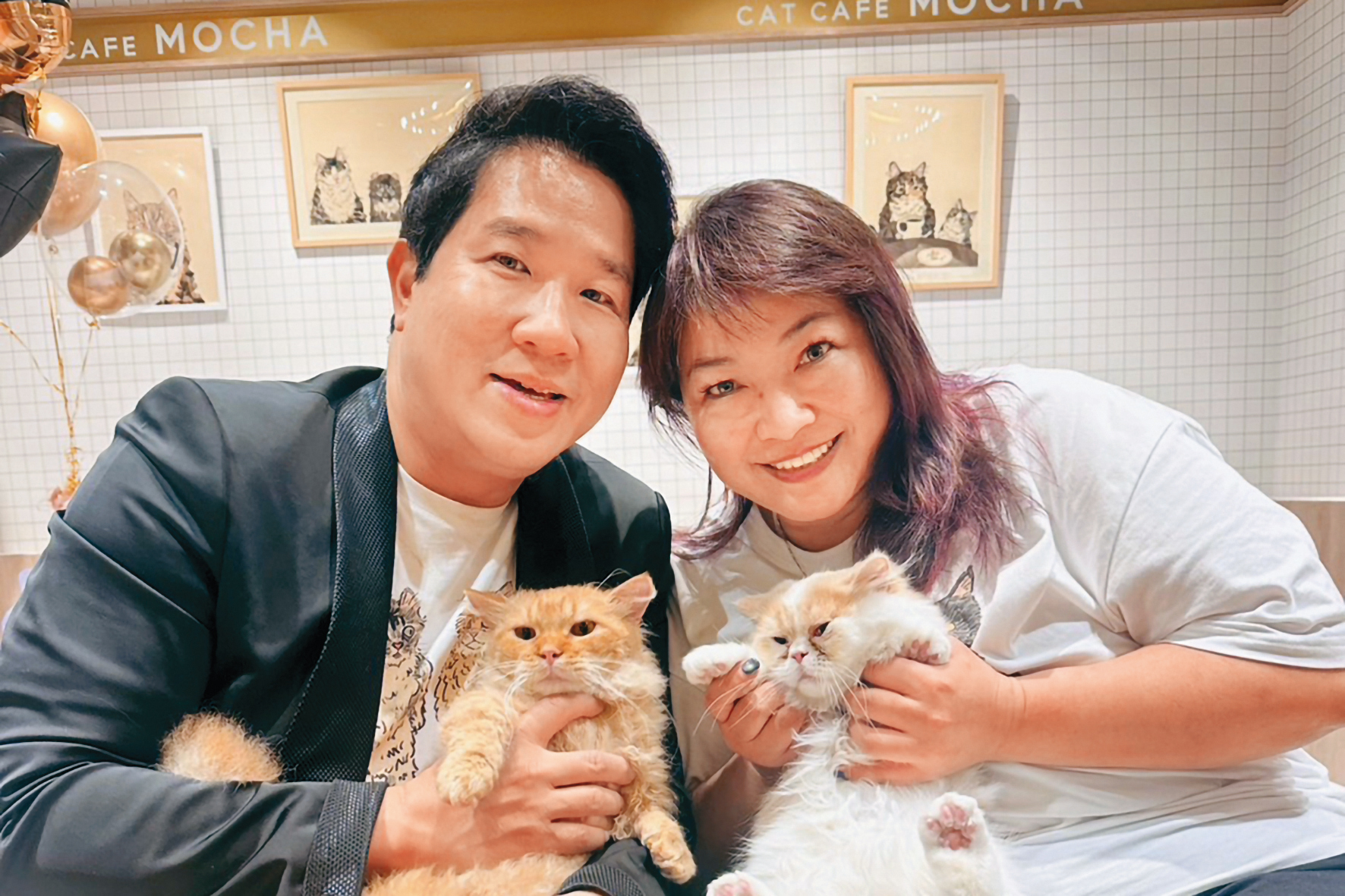 劉爾金（左）和太太曾瑩玥（右）多年來聯手做生意，建立默契。（民視提供）