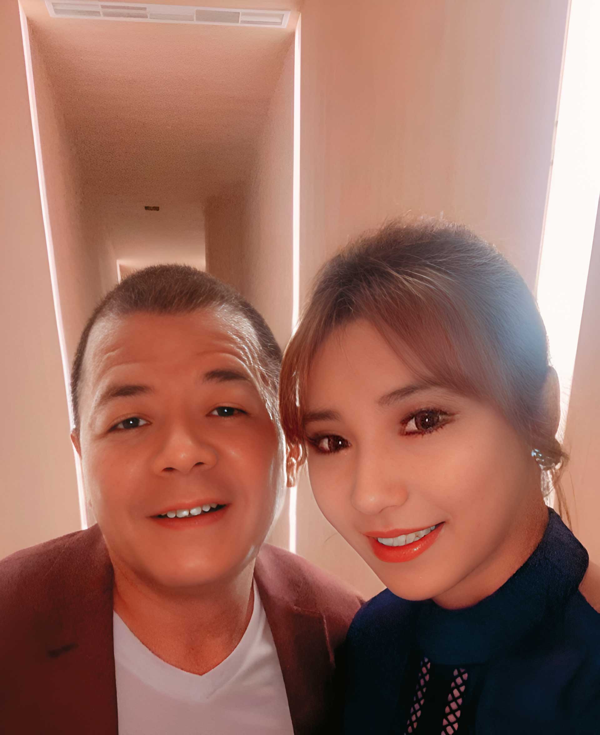 張嘉渝（右）自稱前台中市議長張清堂（左）的乾妹，藉此取信被害人。（讀者提供）
