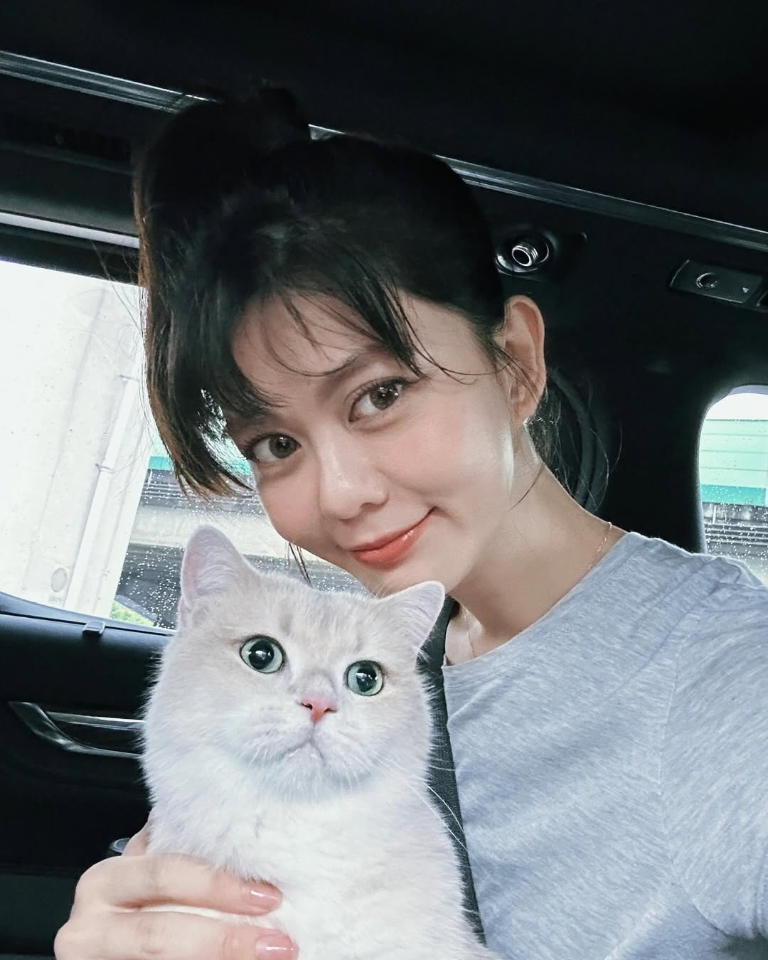 人氣YouTuber白癡公主向來以自嘲「A減身材」出名，更被網友封為「貧乳界女神」。