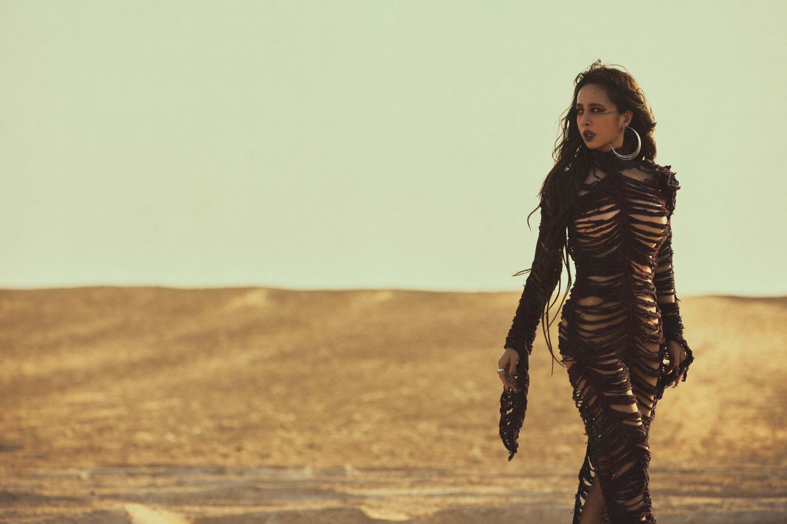 〈Fish Love〉MV遠赴杜拜取景 JOLIN蔡依林成了沙漠女車手