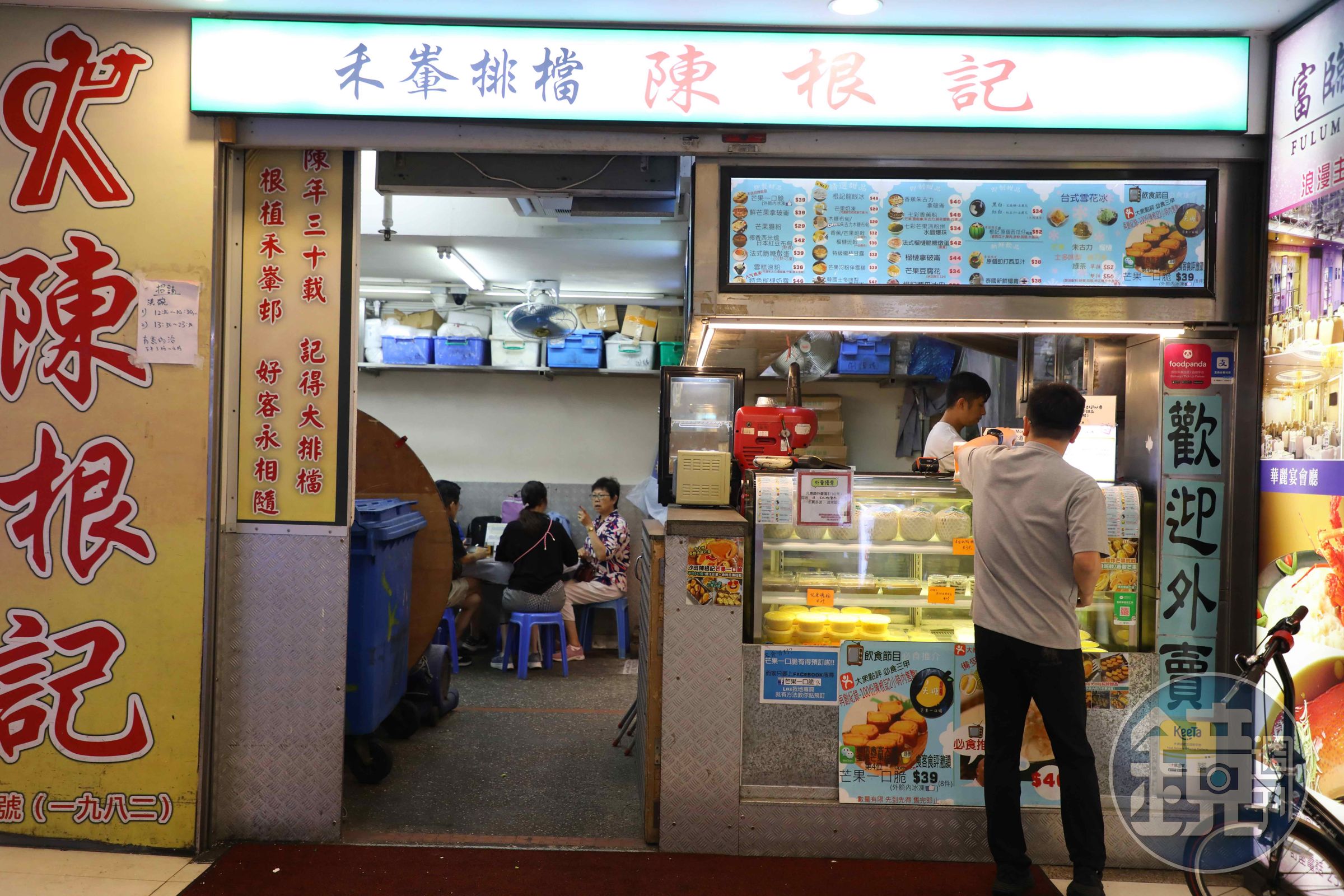 「陳根記」甜品人氣高到特別闢出獨立店頭,除了供應內用,也方便客人直接外帶。