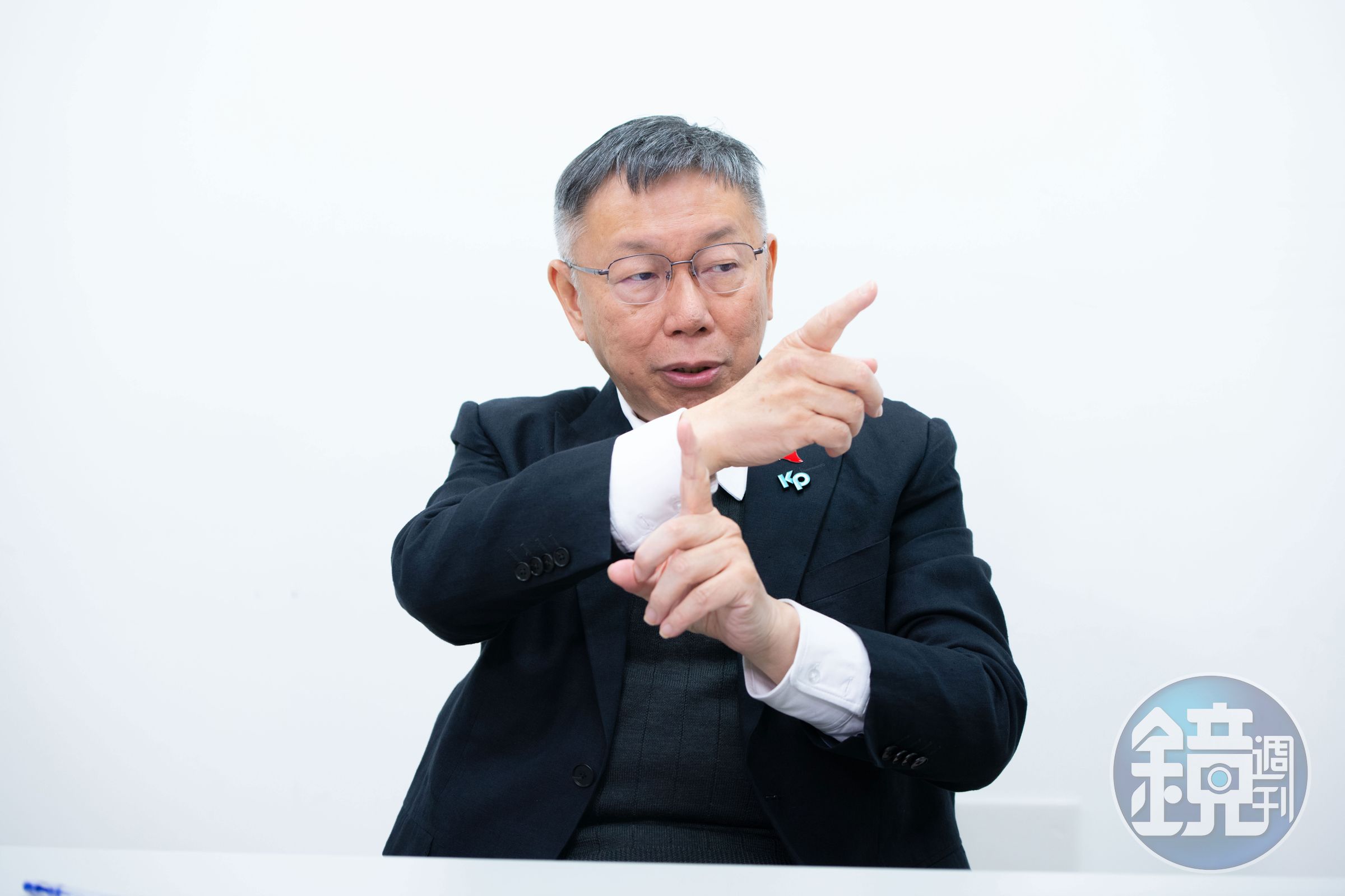 柯文哲左批賴清德、右攻侯友宜，稱自己「非最好，但最適合」當總統的候選人。