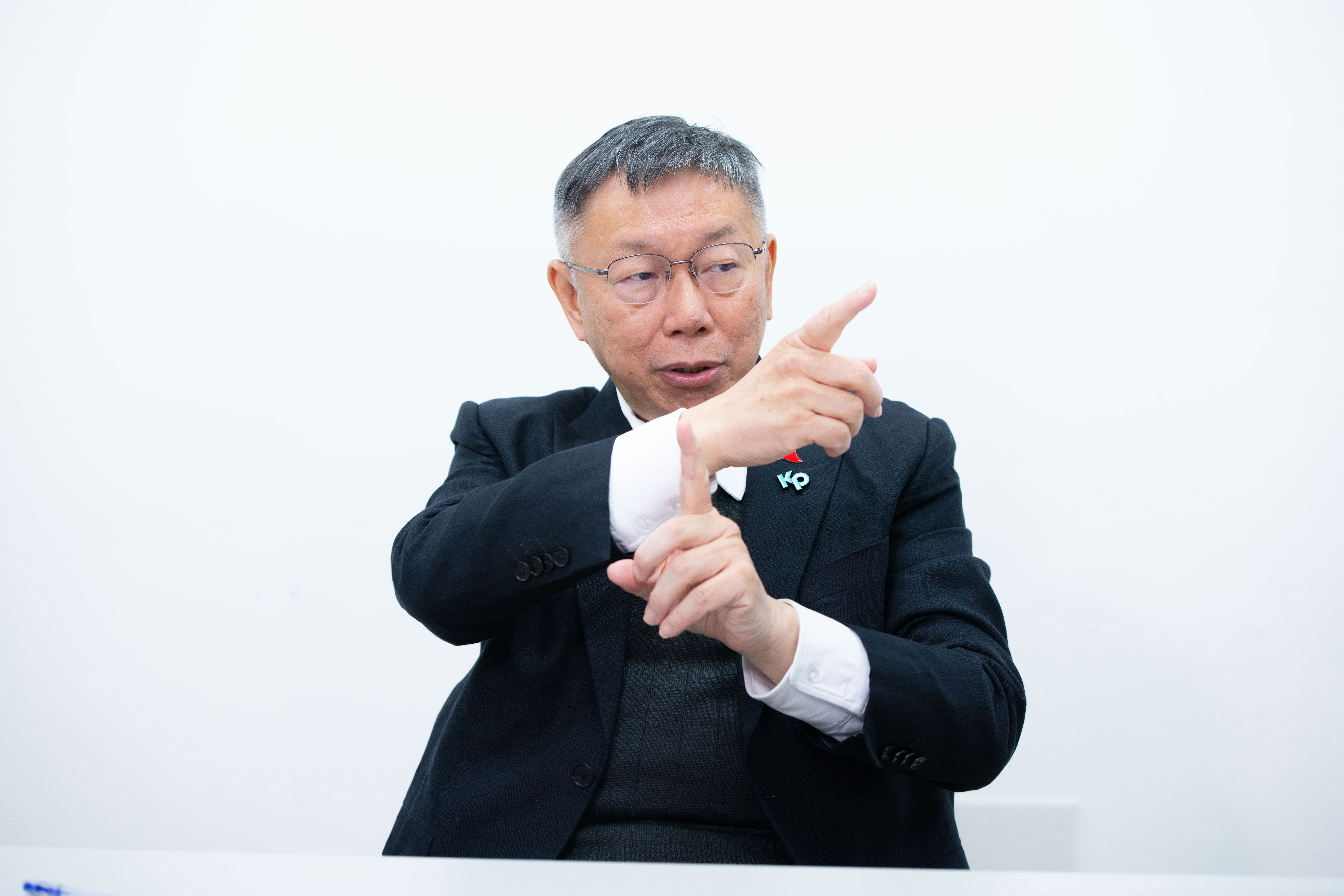 柯文哲左批賴清德、右攻侯友宜，稱自己「非最好，但最適合」當總統的候選人。