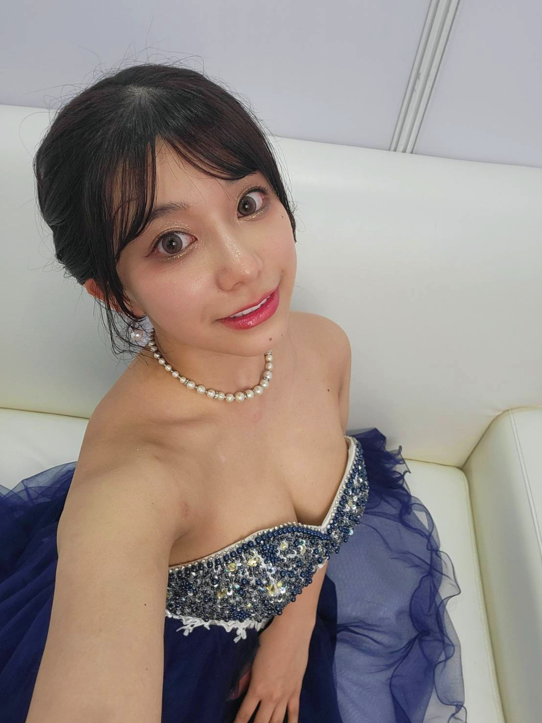 日本AV女優川越仁子送《鏡週刊》讀者的自拍，希望大家多多支持。