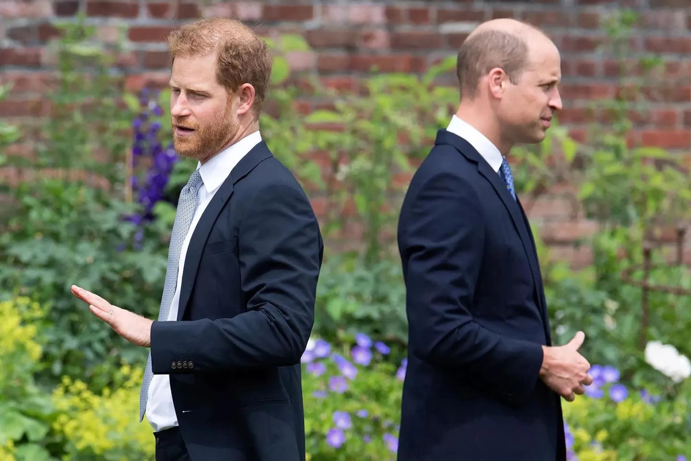 威廉王子(右)與弟弟哈利王子(左)多年來關係疏離。(翻攝Prince_harry Duke of Sussex 臉書)