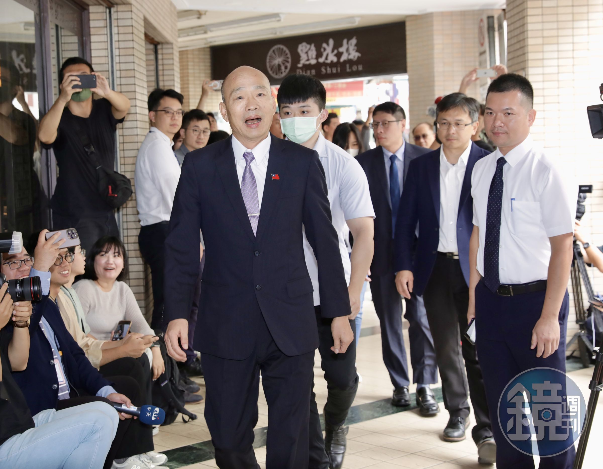 立法委員韓國瑜今充當和事佬，促成朝野吃「和解飯」。