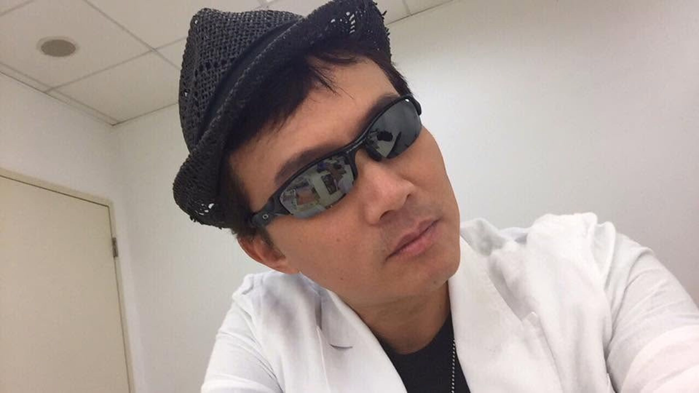孫鵬與狄鶯曾因個性不合離婚，後來為了兒子孫安佐重新思考婚姻，2007年赴關島再婚。（翻攝自孫鵬臉書）