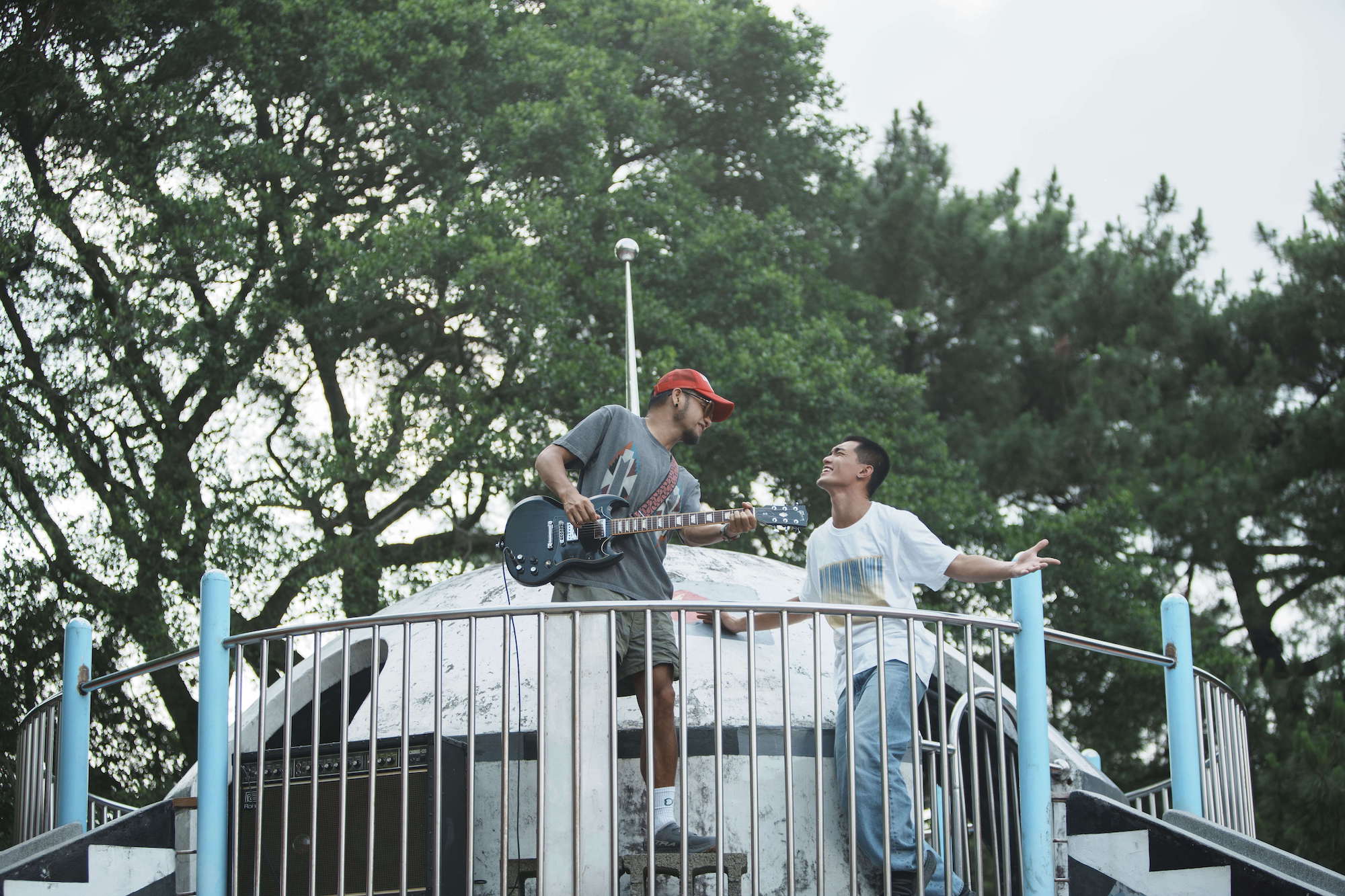 張震嶽早在8年前就寫好〈跟著感覺走〉。（本色音樂提供）